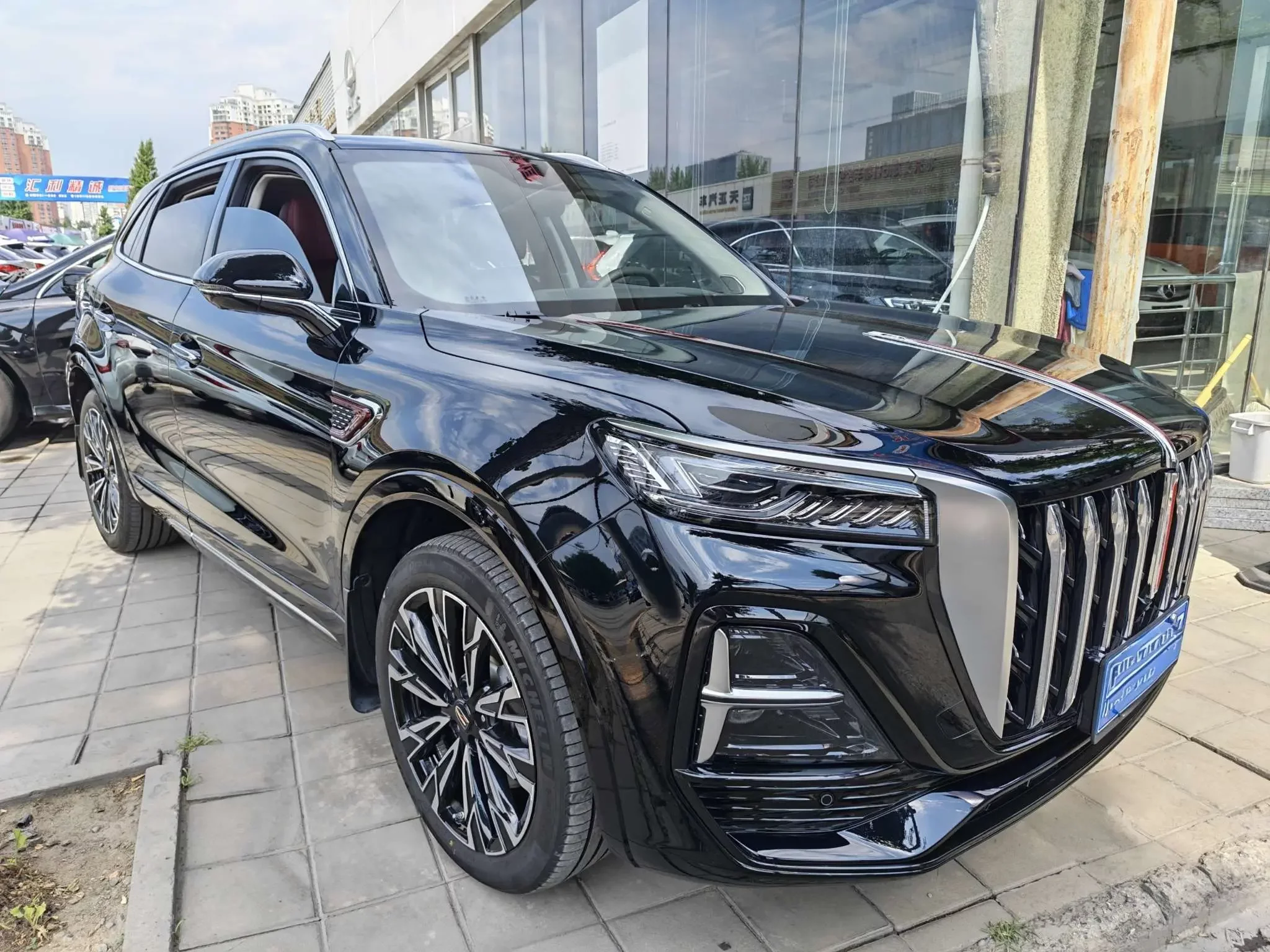 Hongqi HS5