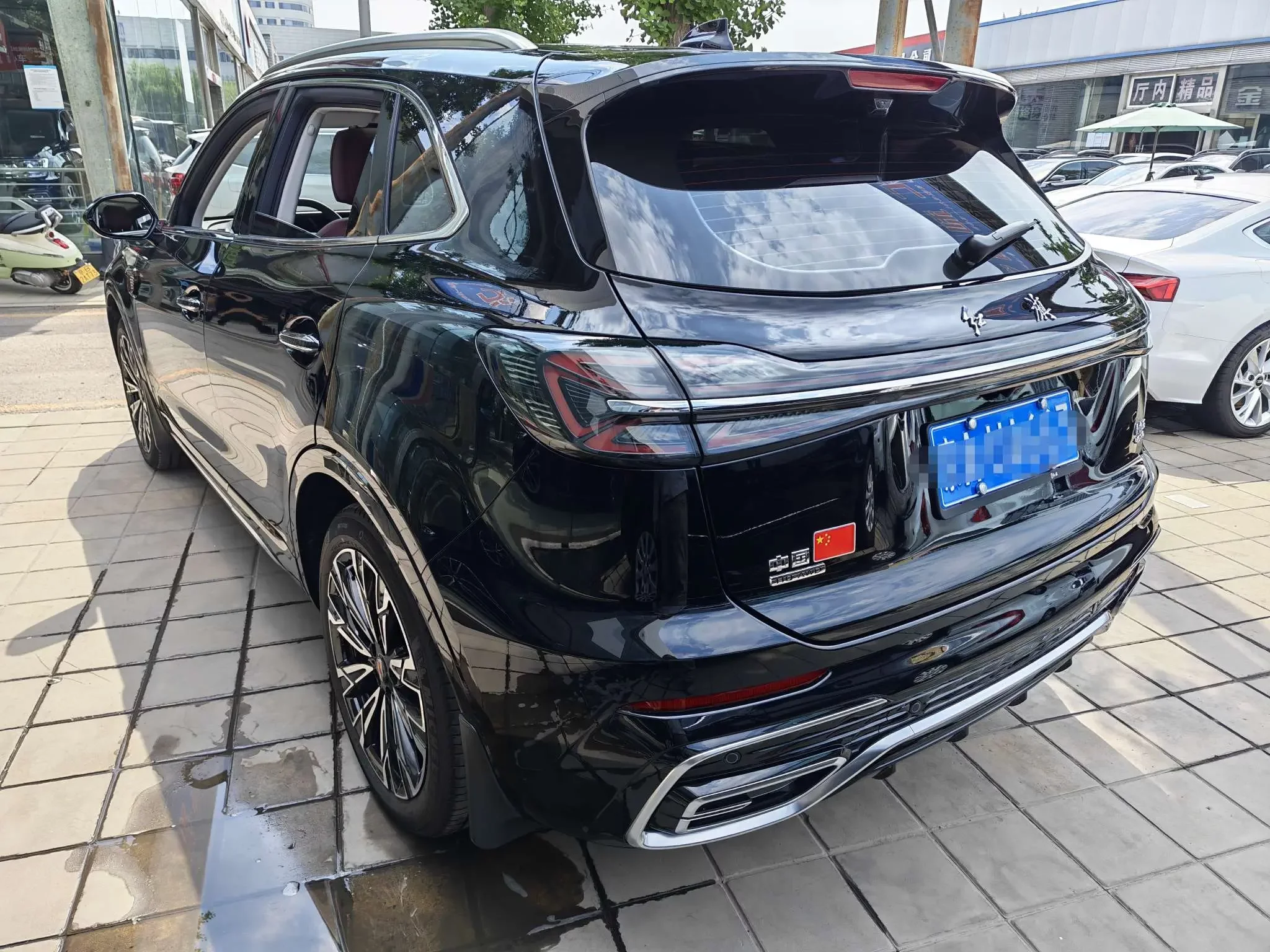Hongqi HS5