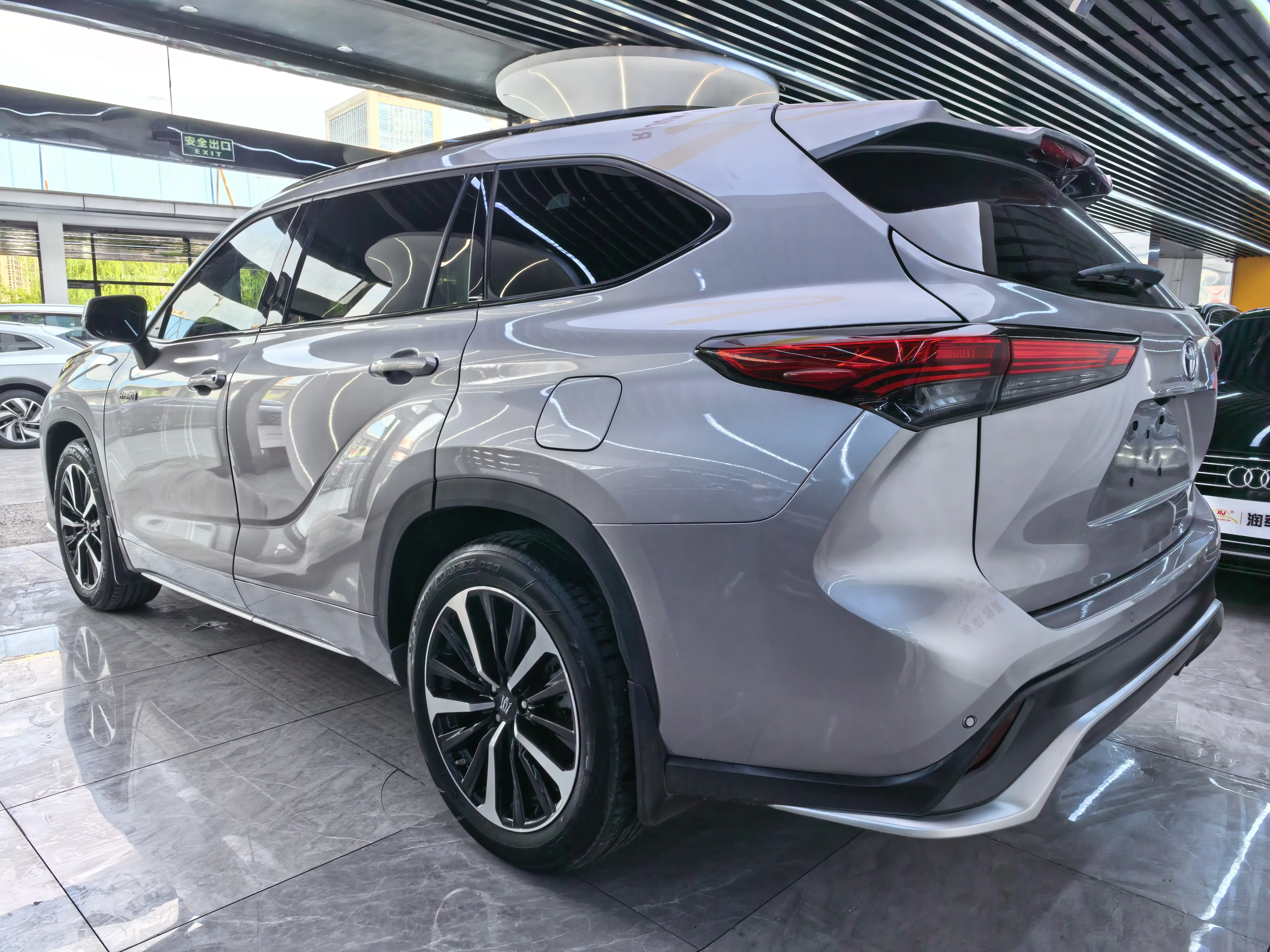 Toyota Crown Kluger