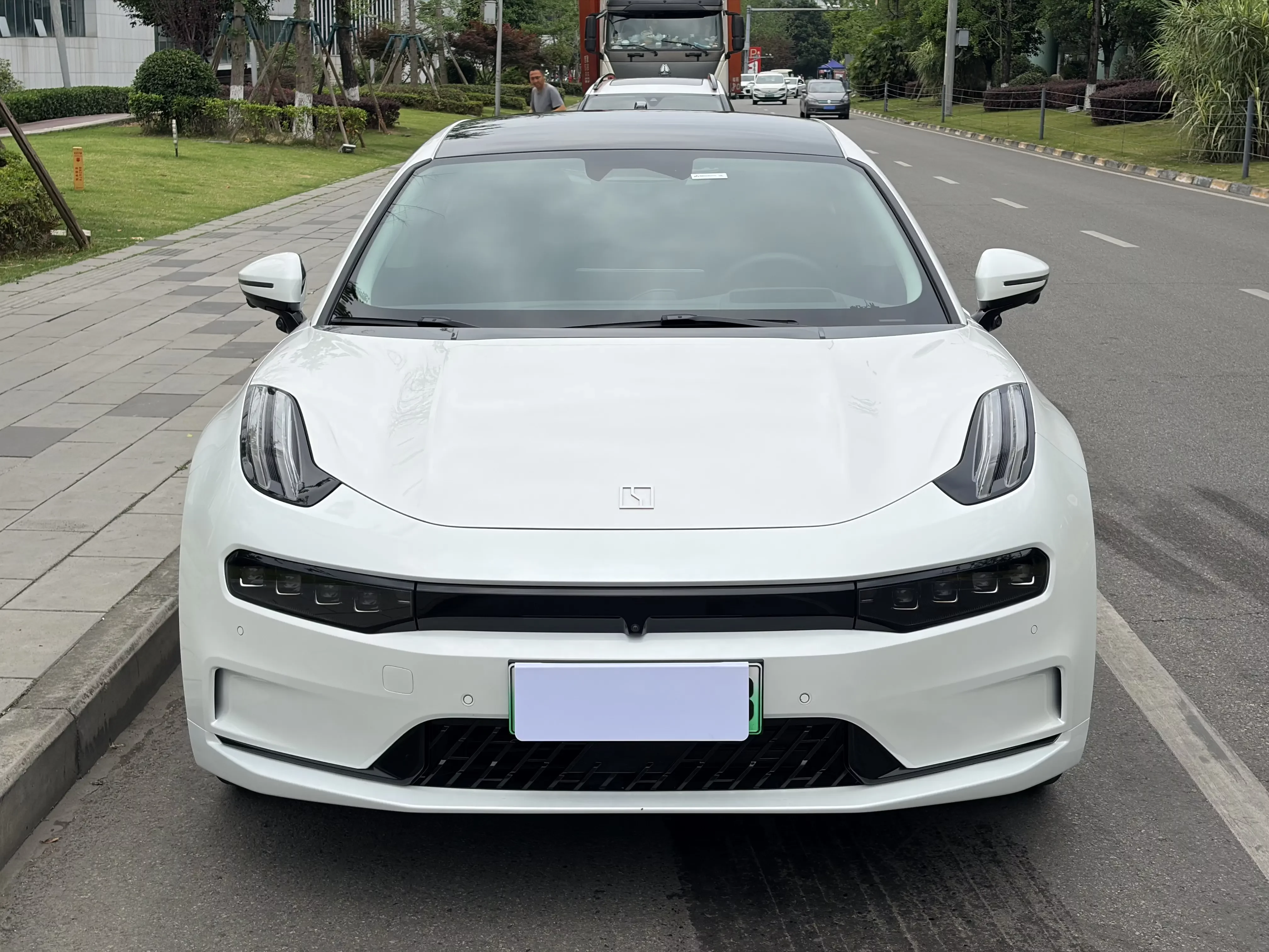 ZEEKR 001