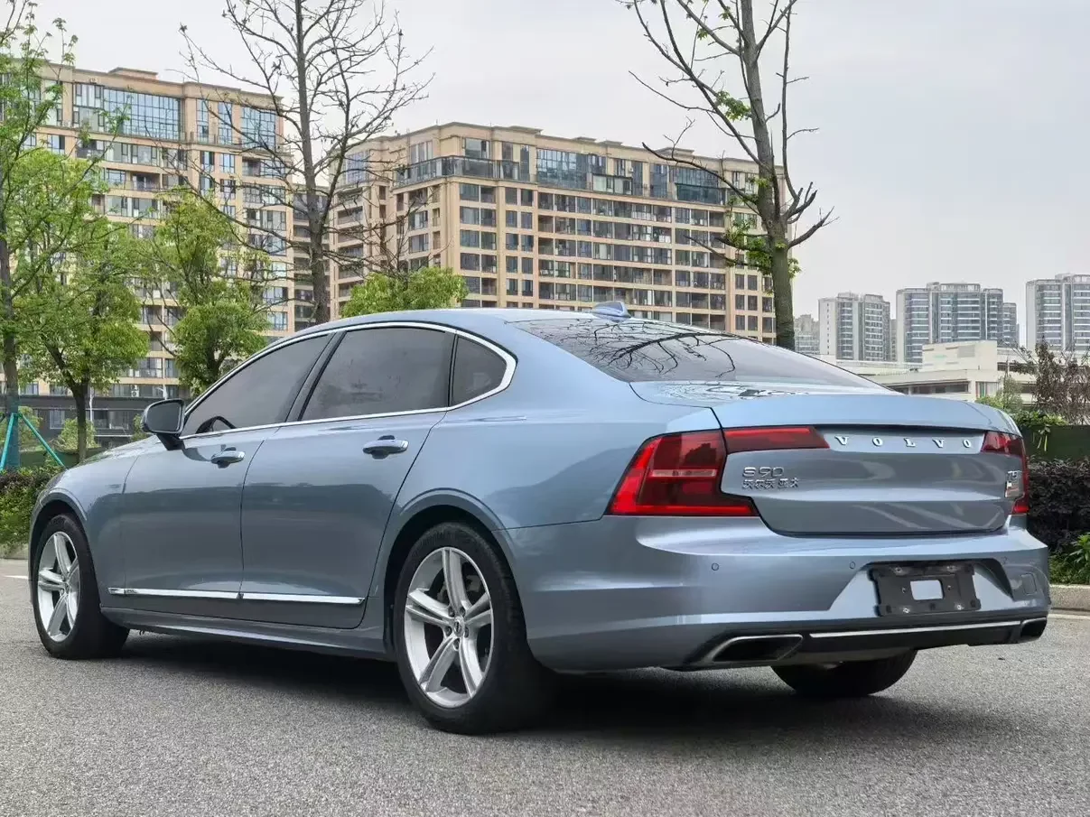 Volvo S90