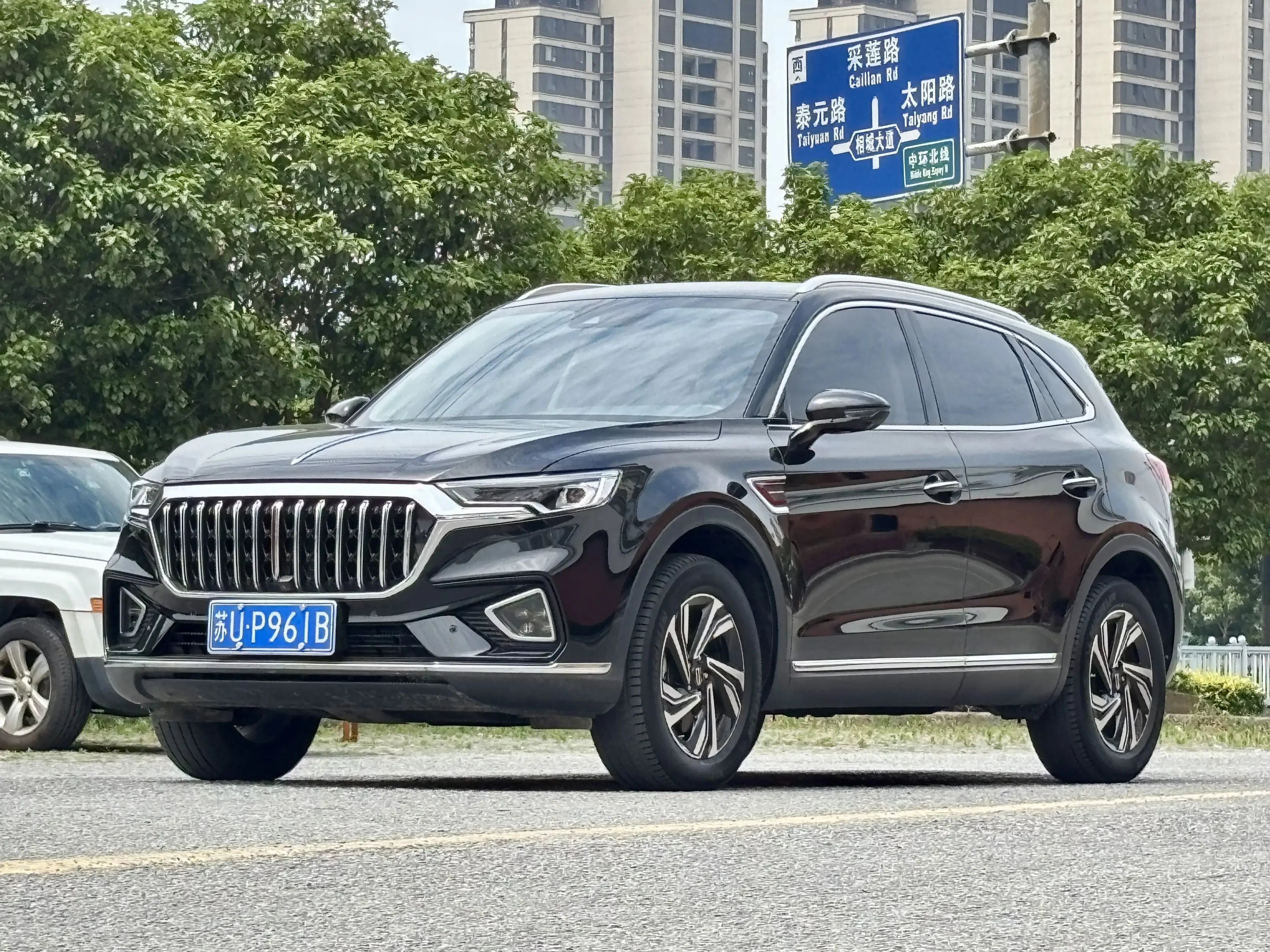 Hongqi HS5