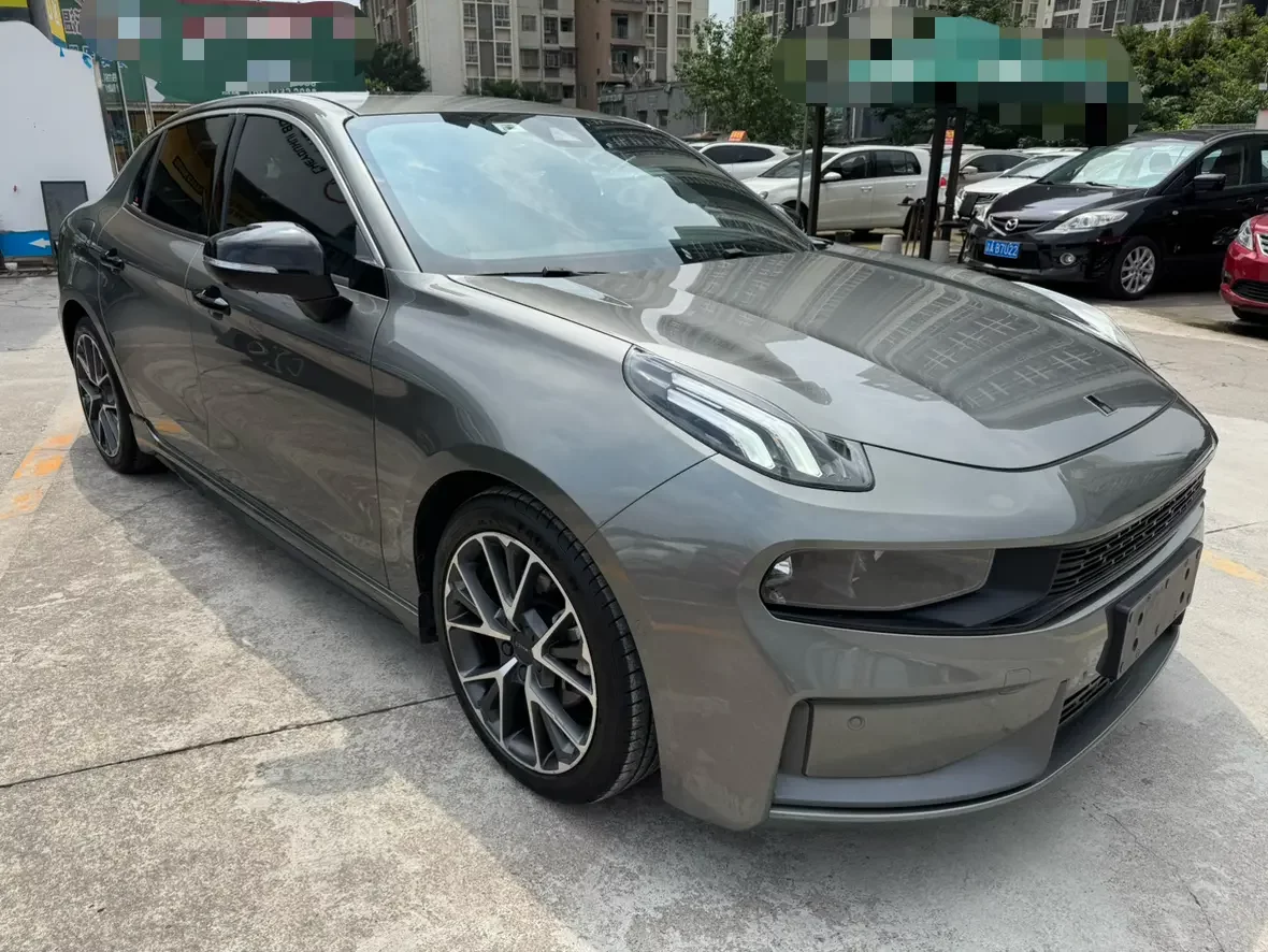 Lynk & Co 03