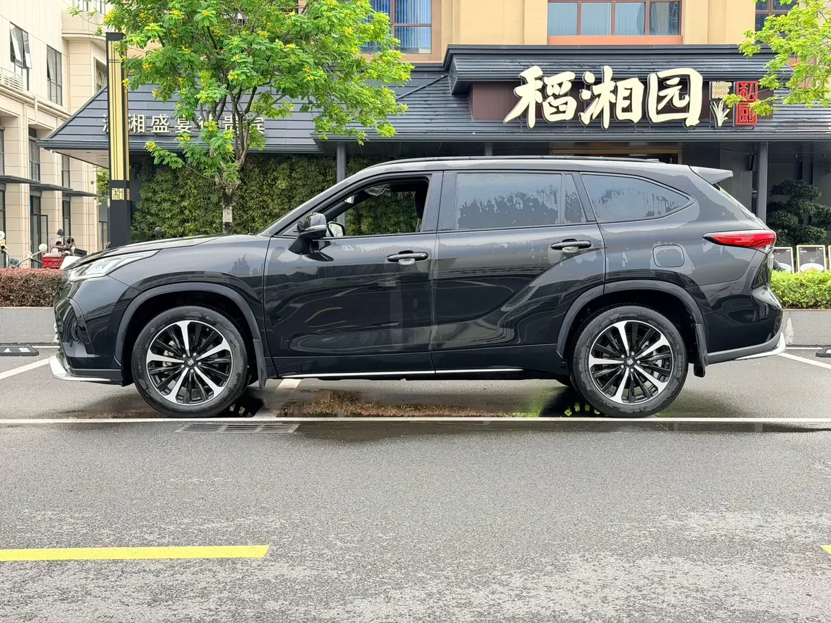 Toyota Crown Kluger