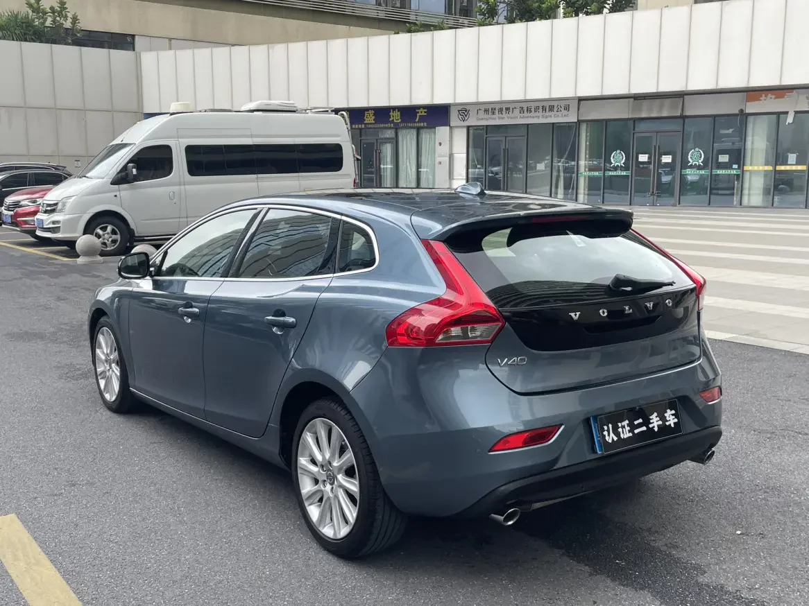 Volvo V40