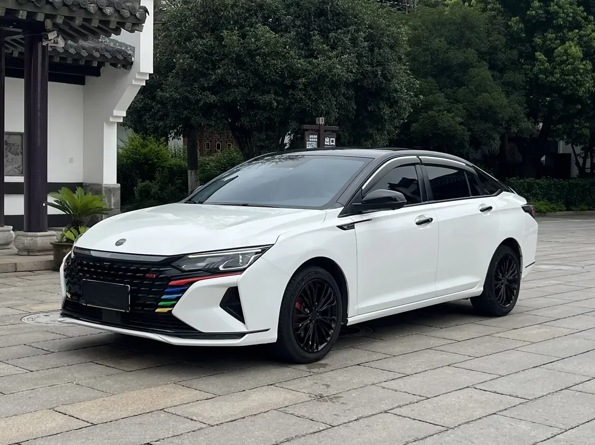Dongfeng Yixuan MAX  из Китая