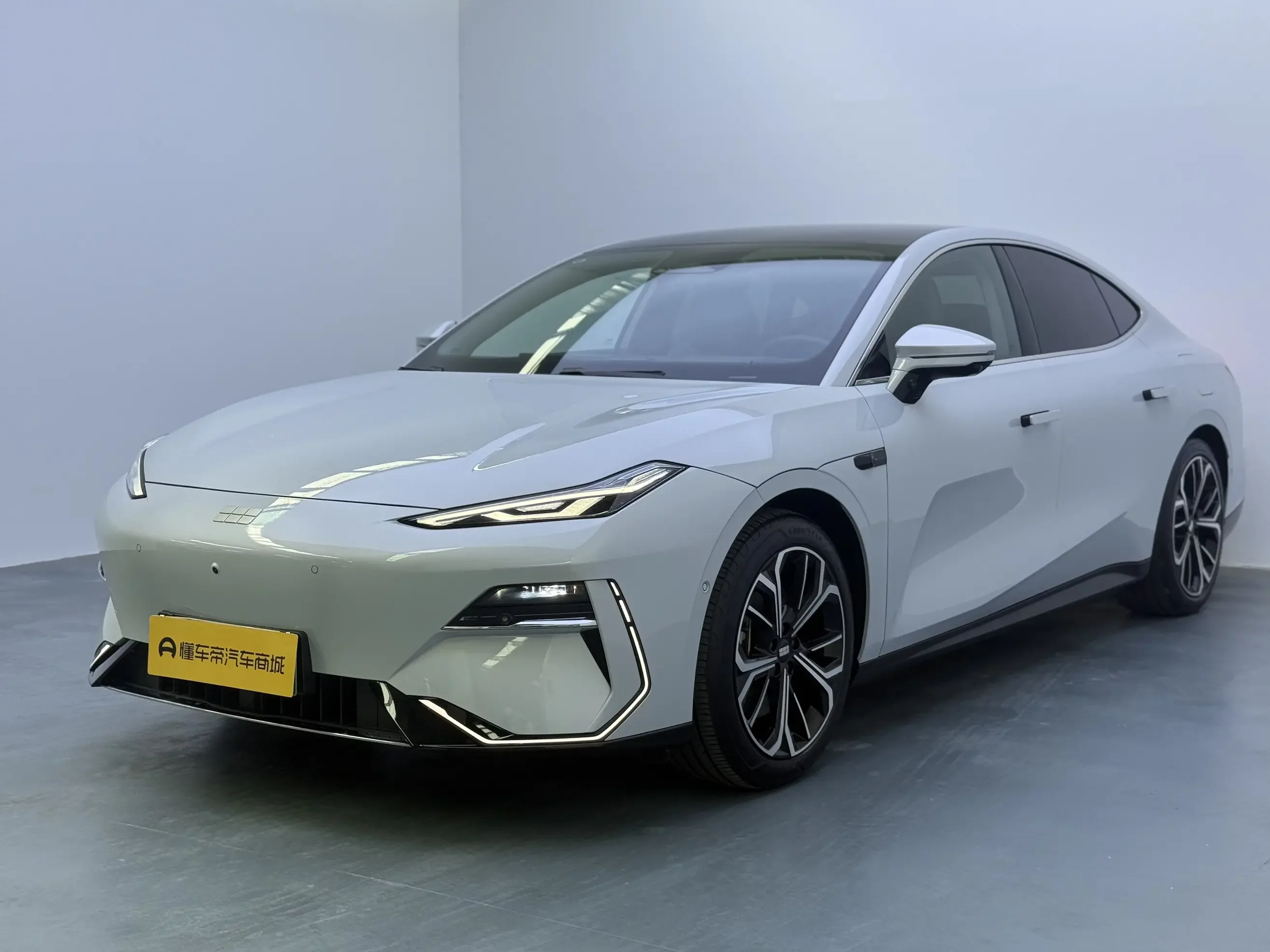 Geely Galaxy E8