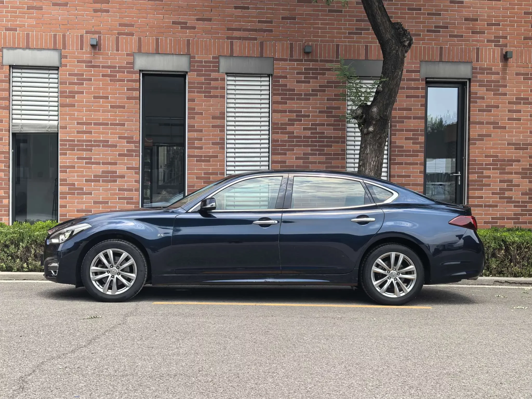 Infiniti Q70