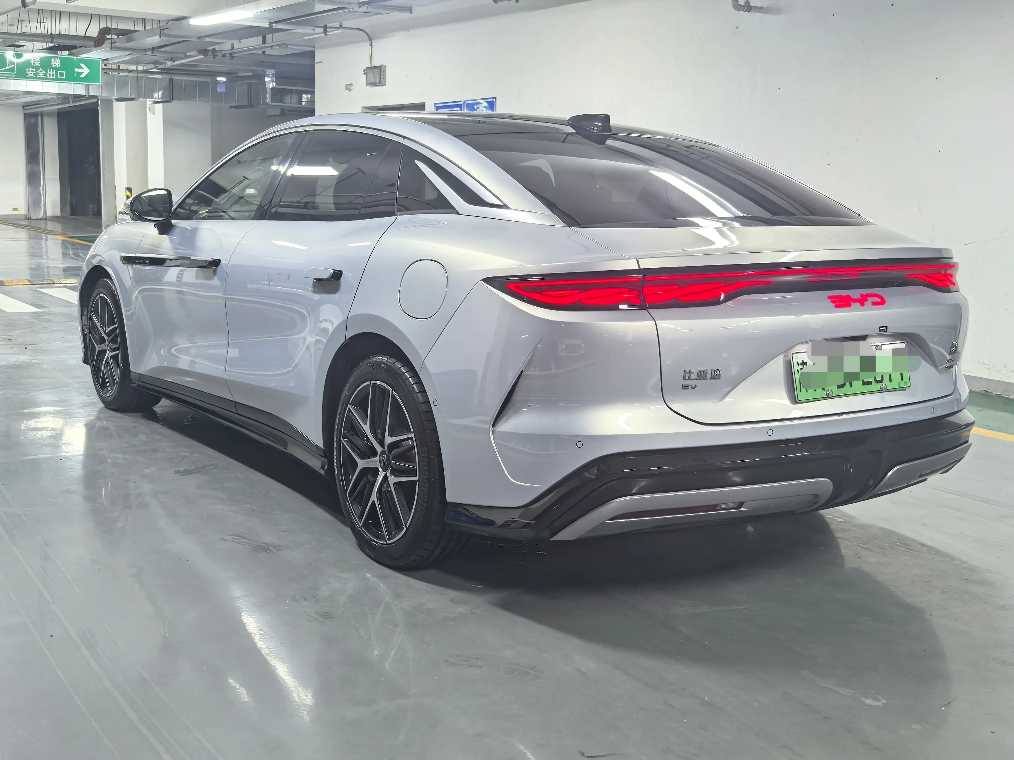 BYD Han L EV