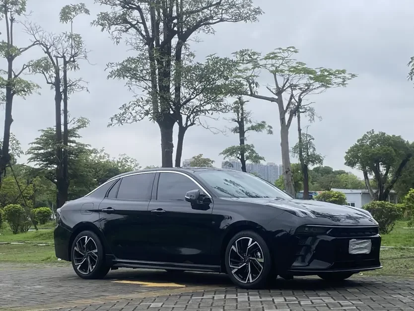Lynk & Co 03