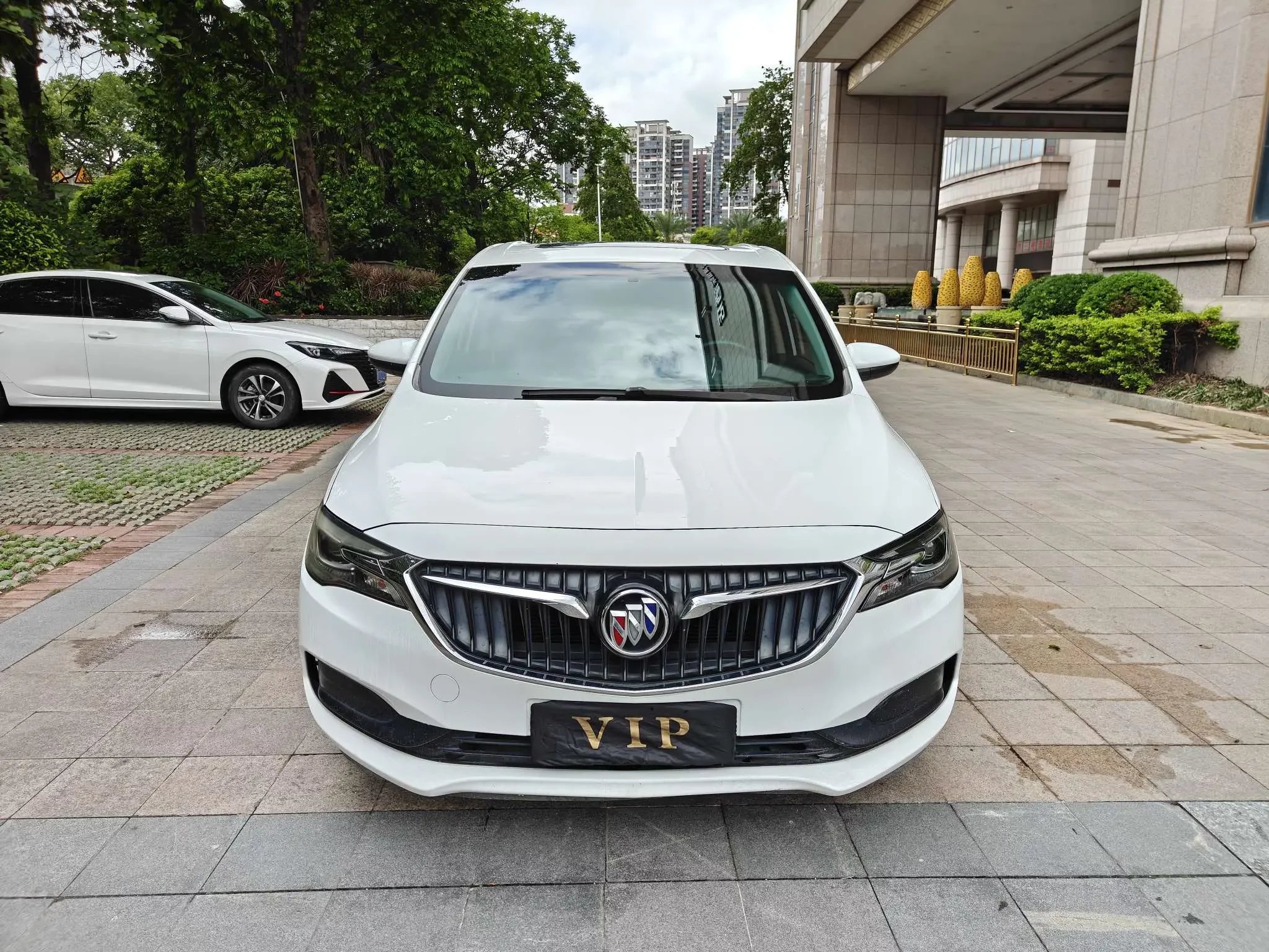 Buick GL6