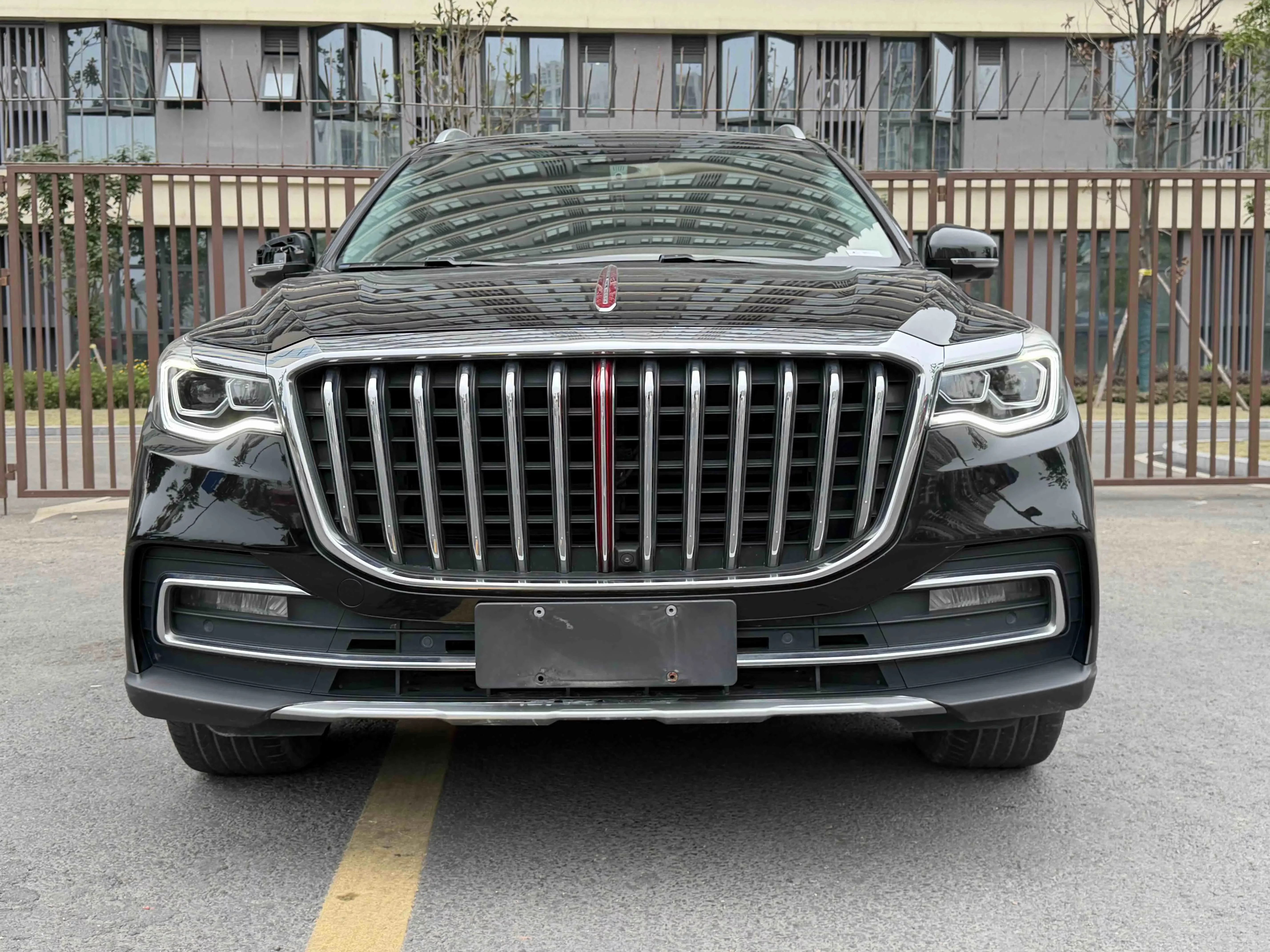 Hongqi HS7