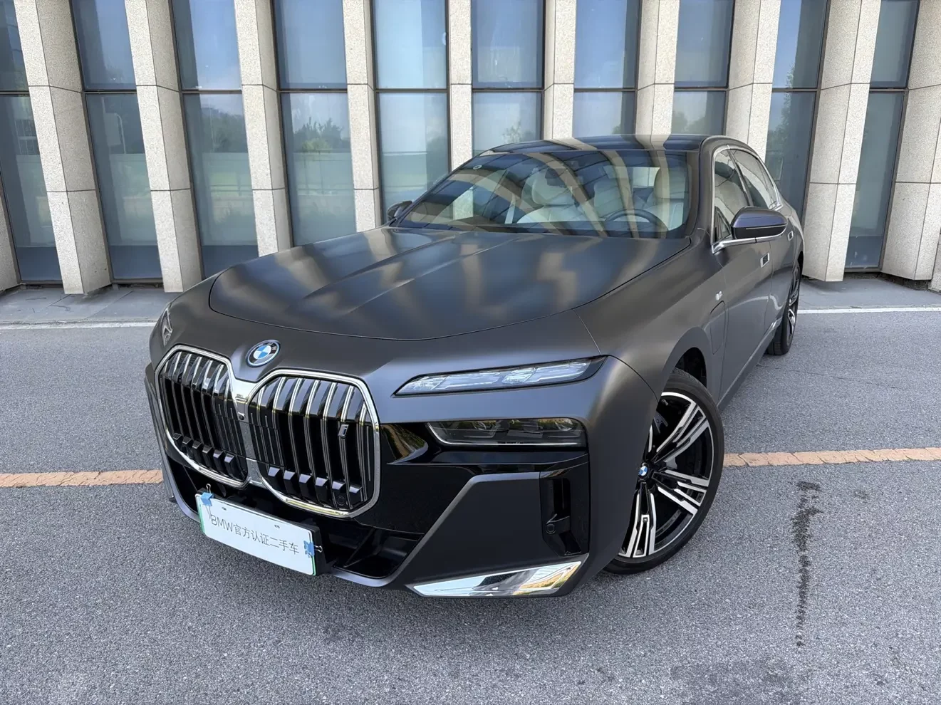 BMW i7