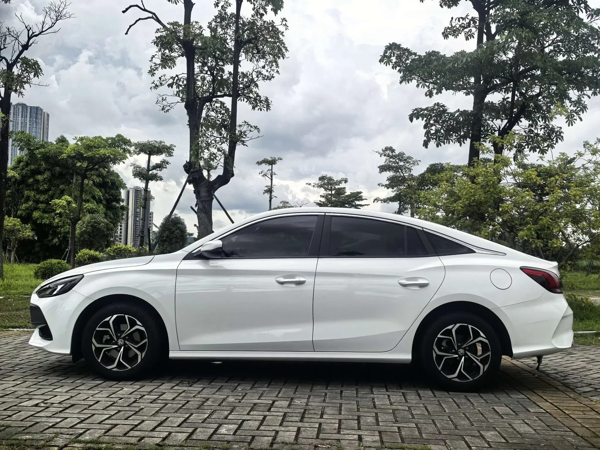 MG 5