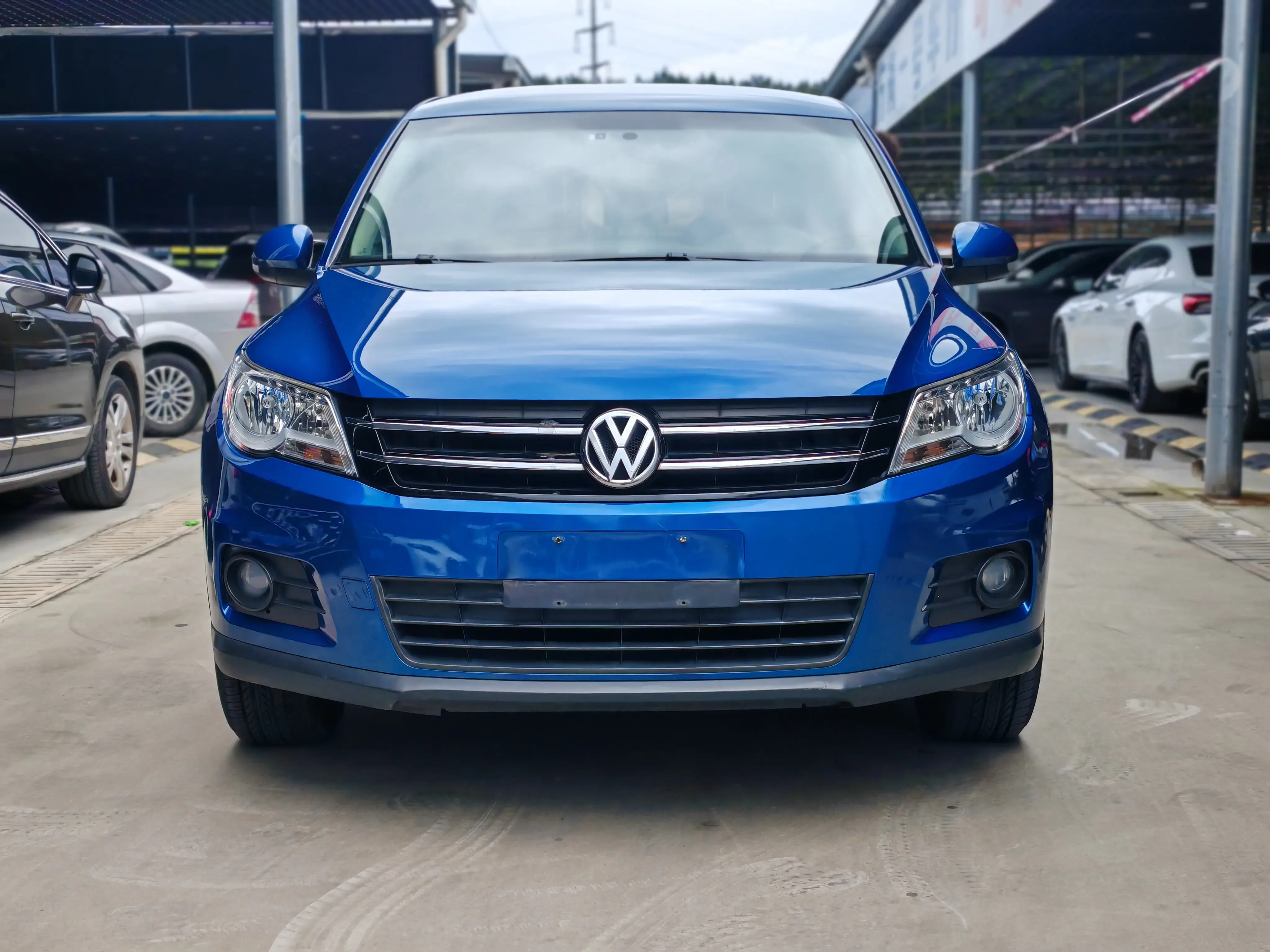 Volkswagen Tiguan (Tharu)