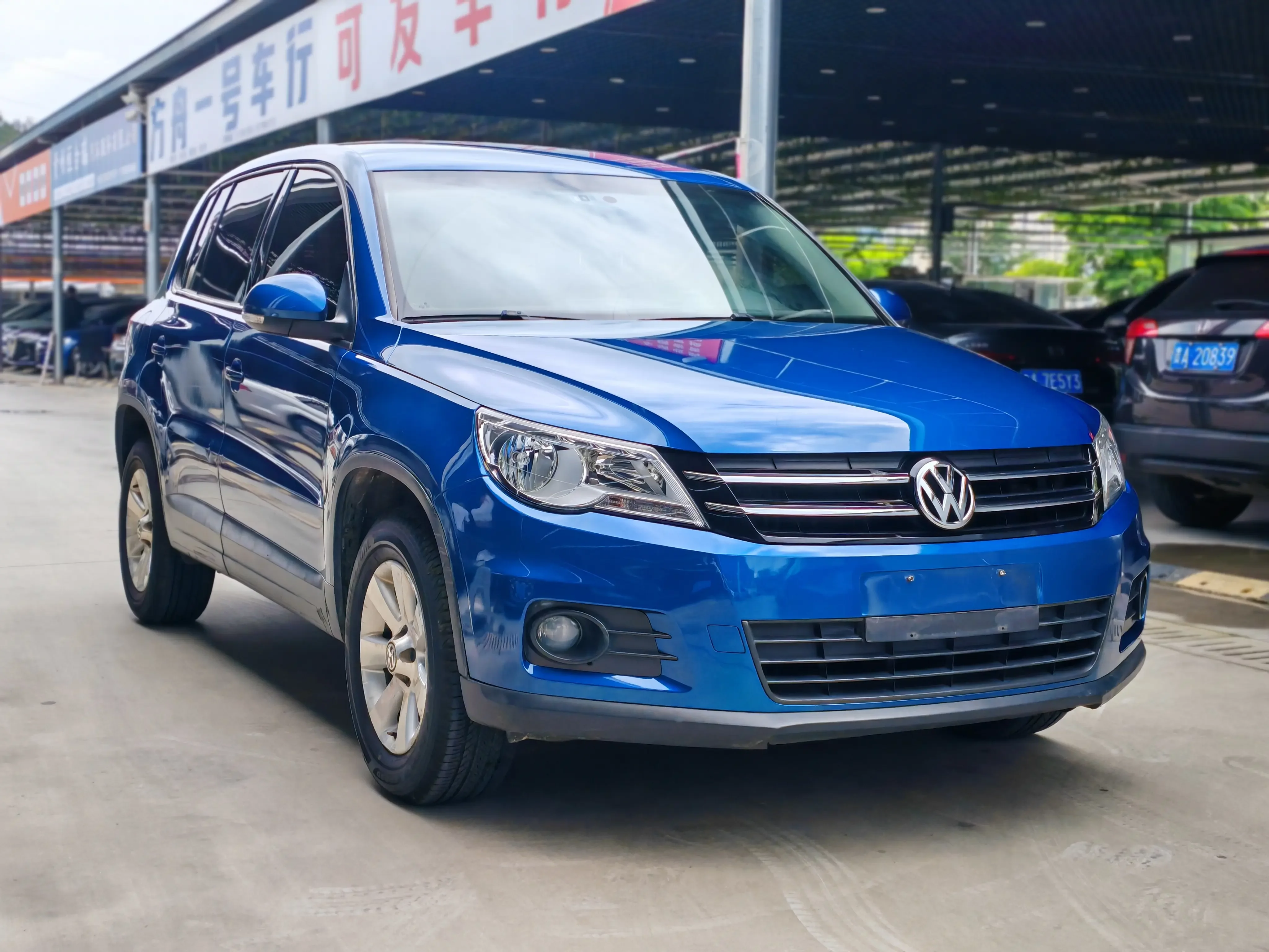 Volkswagen Tiguan (Tharu)