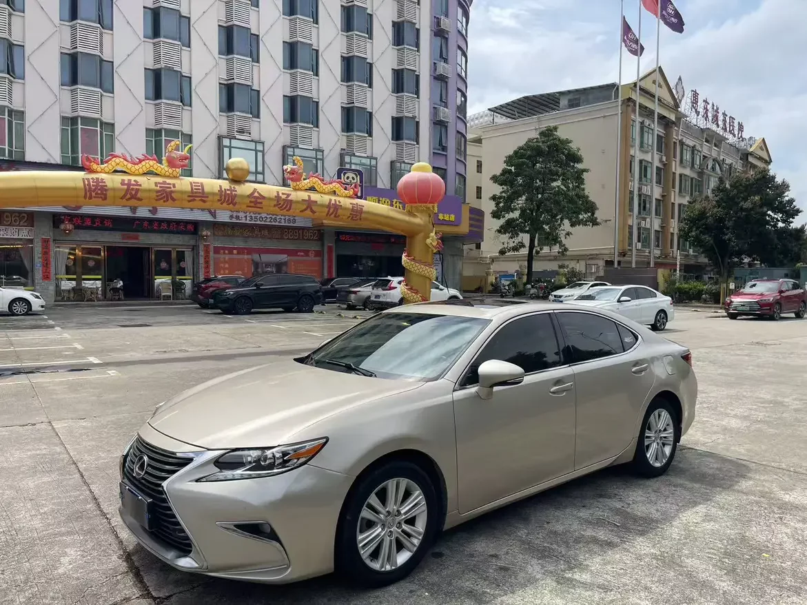 Lexus ES