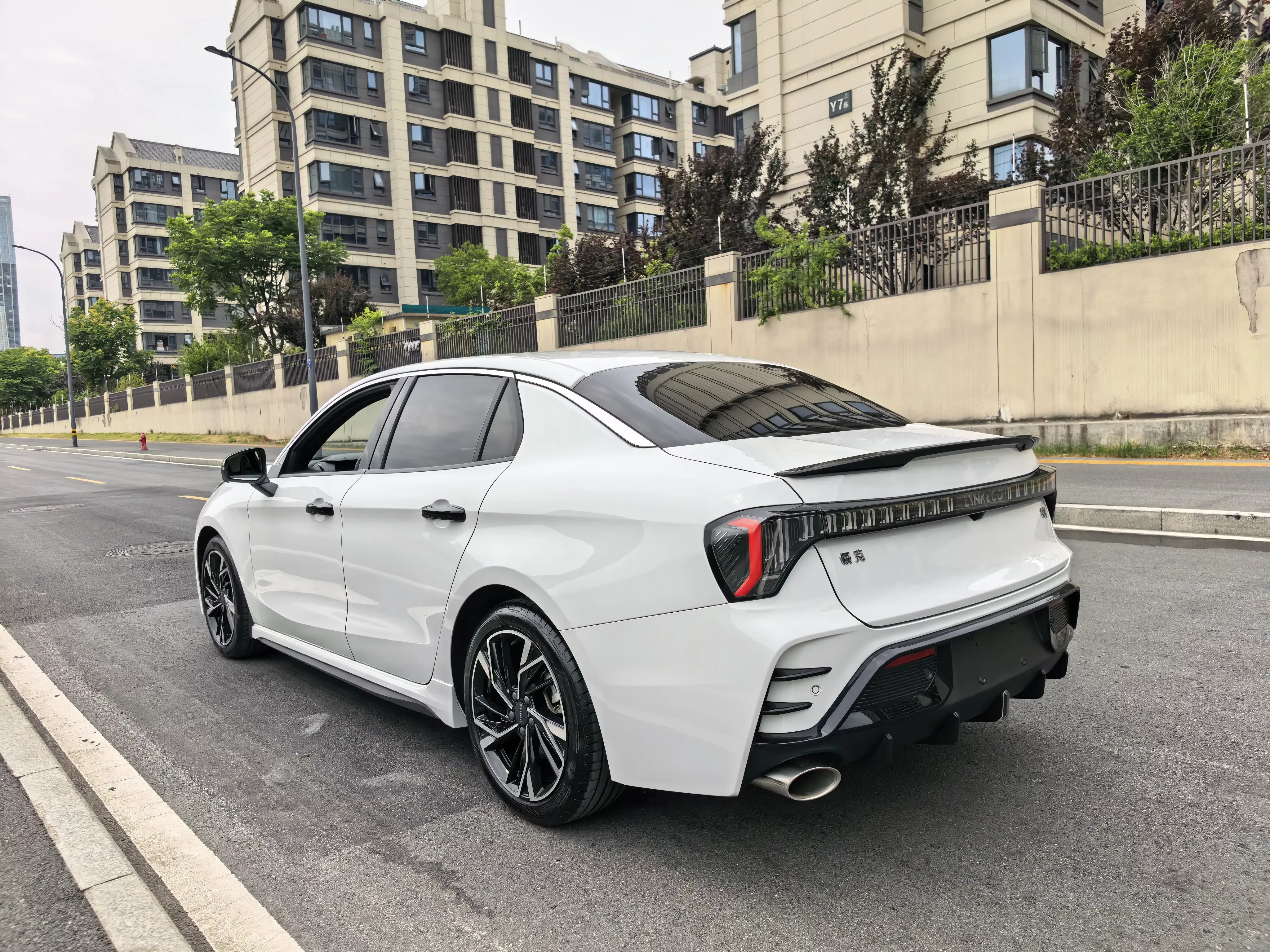 Lynk & Co 03