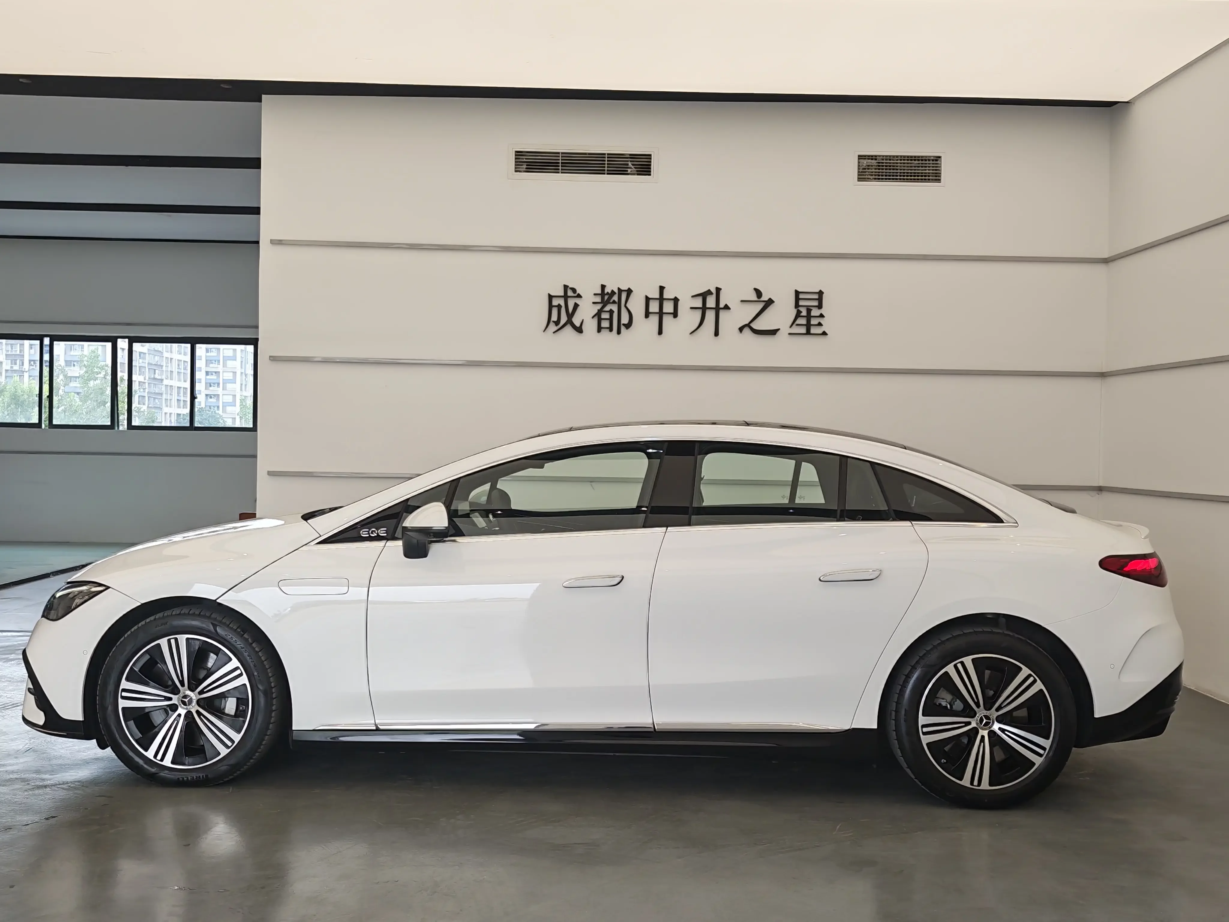 Mercedes-Benz EQE