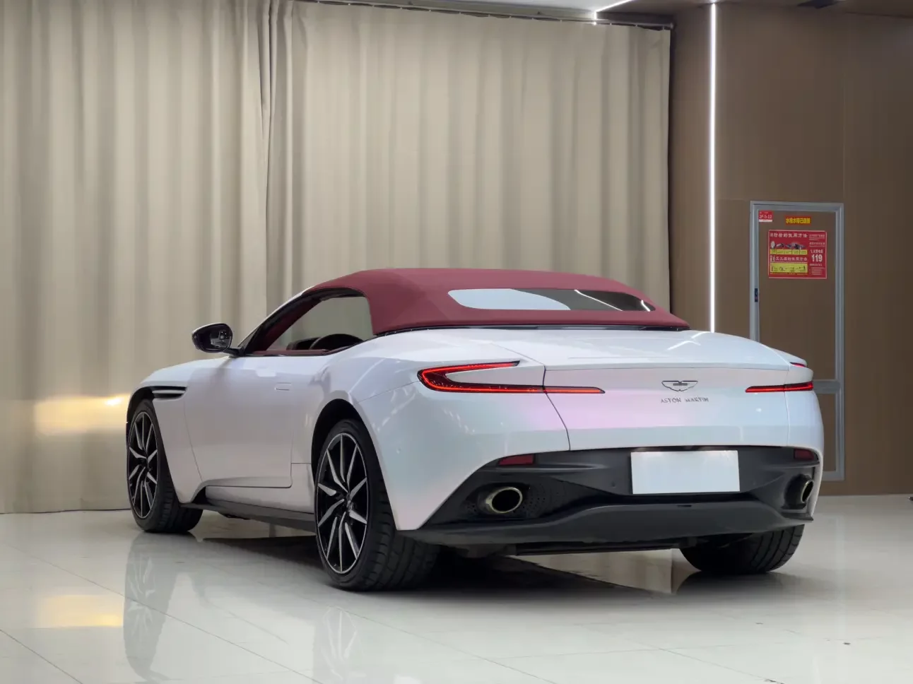 Aston Martin DB11