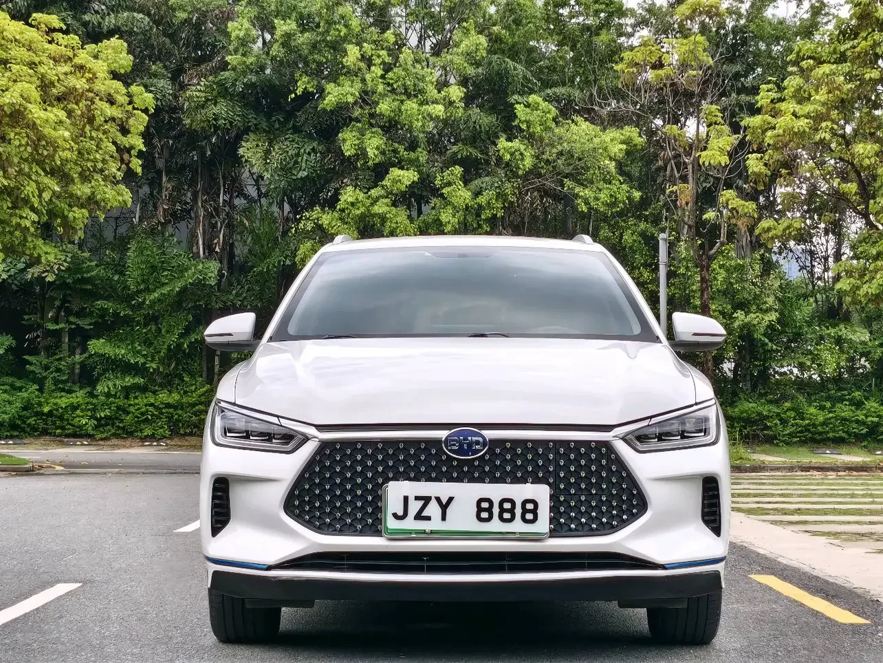 BYD e2