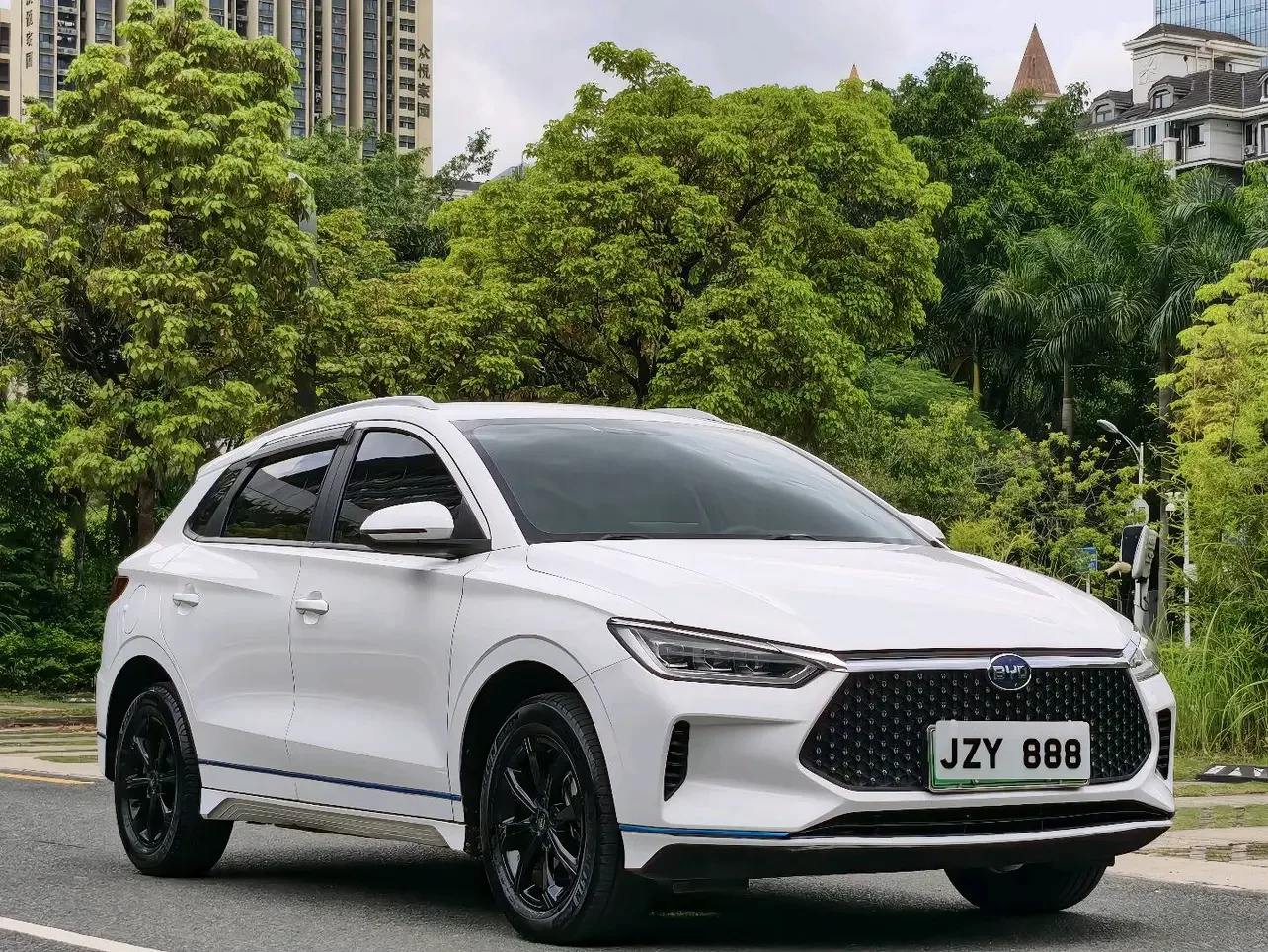 BYD e2