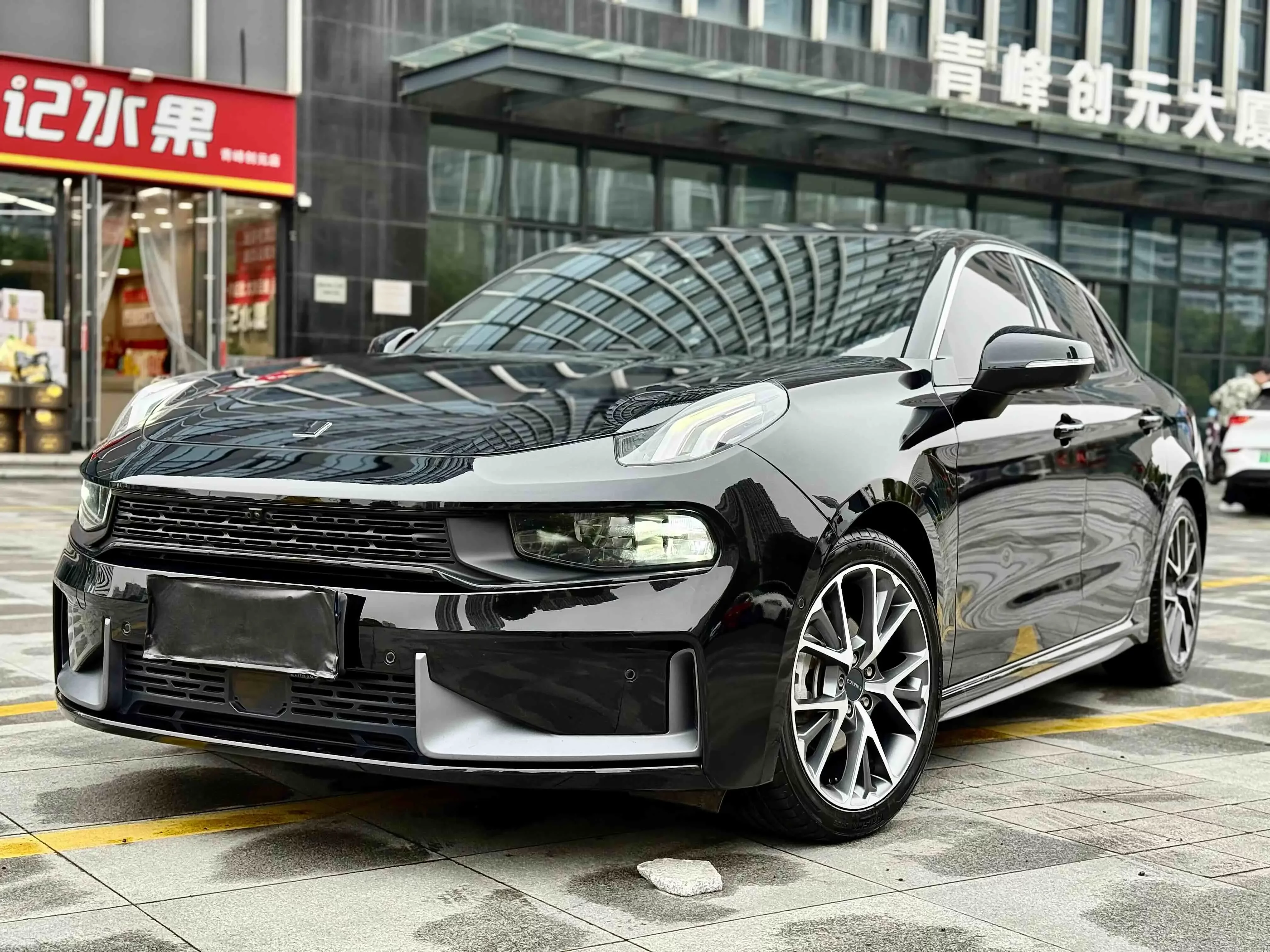 Lynk & Co 03