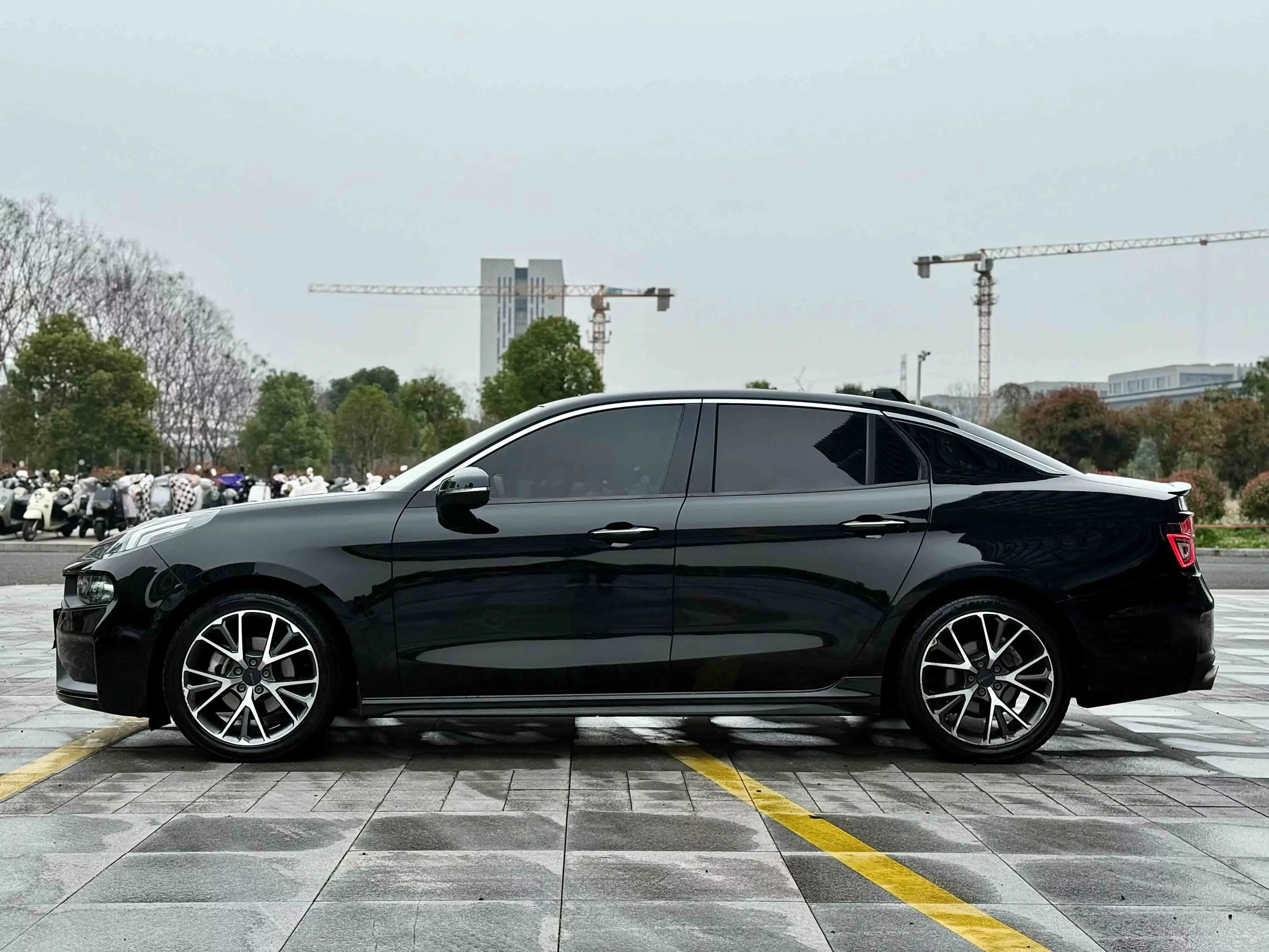 Lynk & Co 03