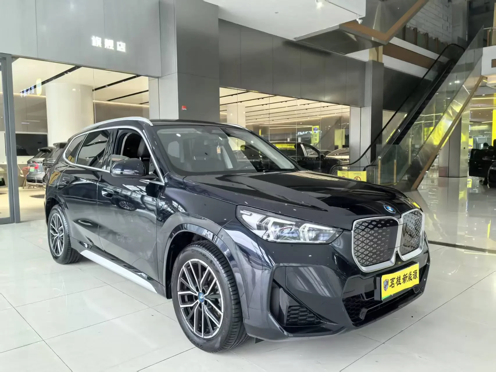 BMW iX1