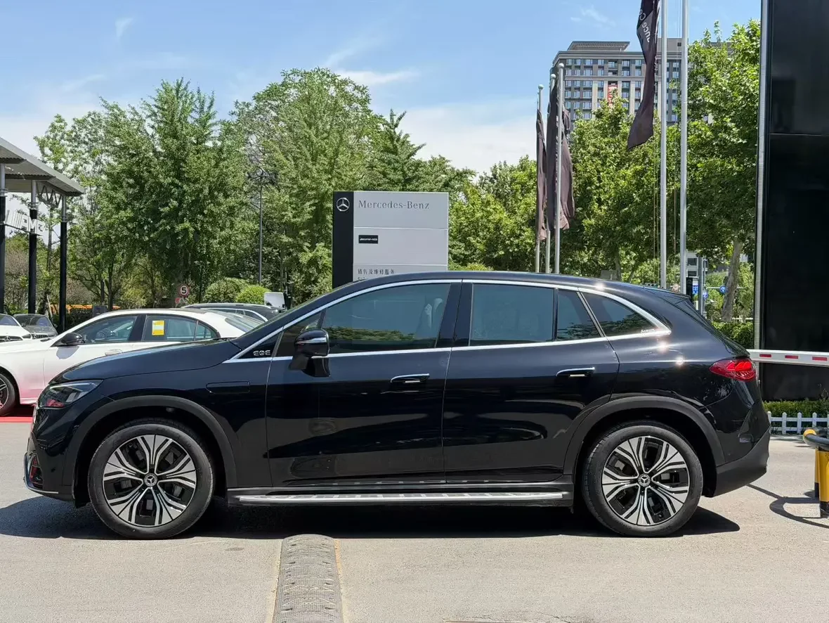Mercedes-Benz EQE SUV