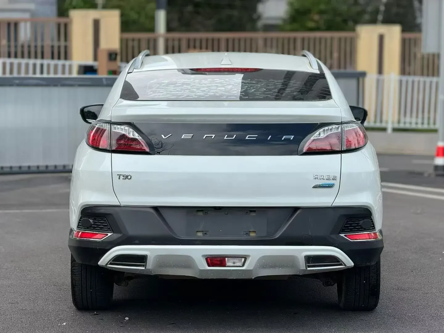 Kai Chen Venucia T90