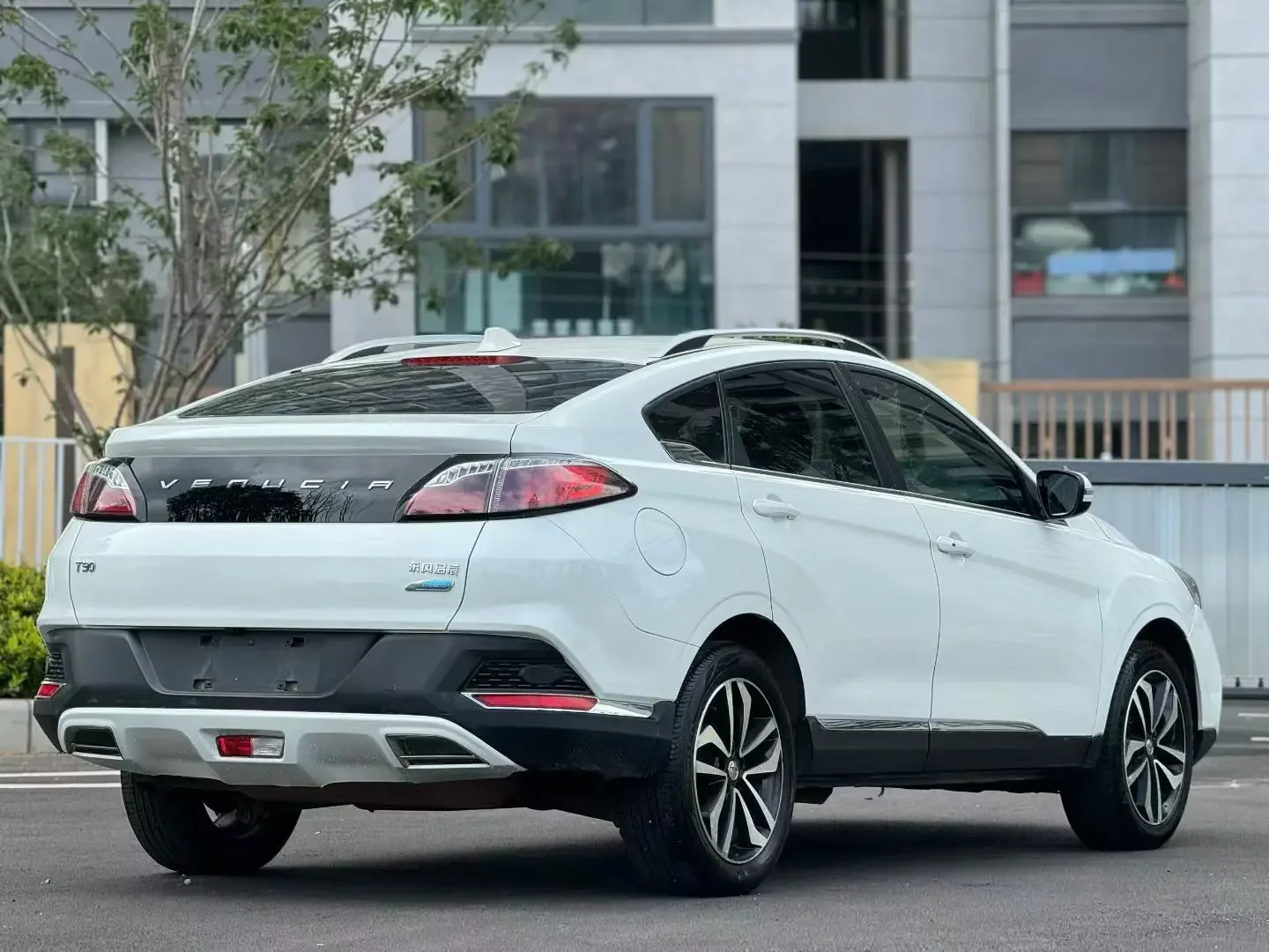 Kai Chen Venucia T90