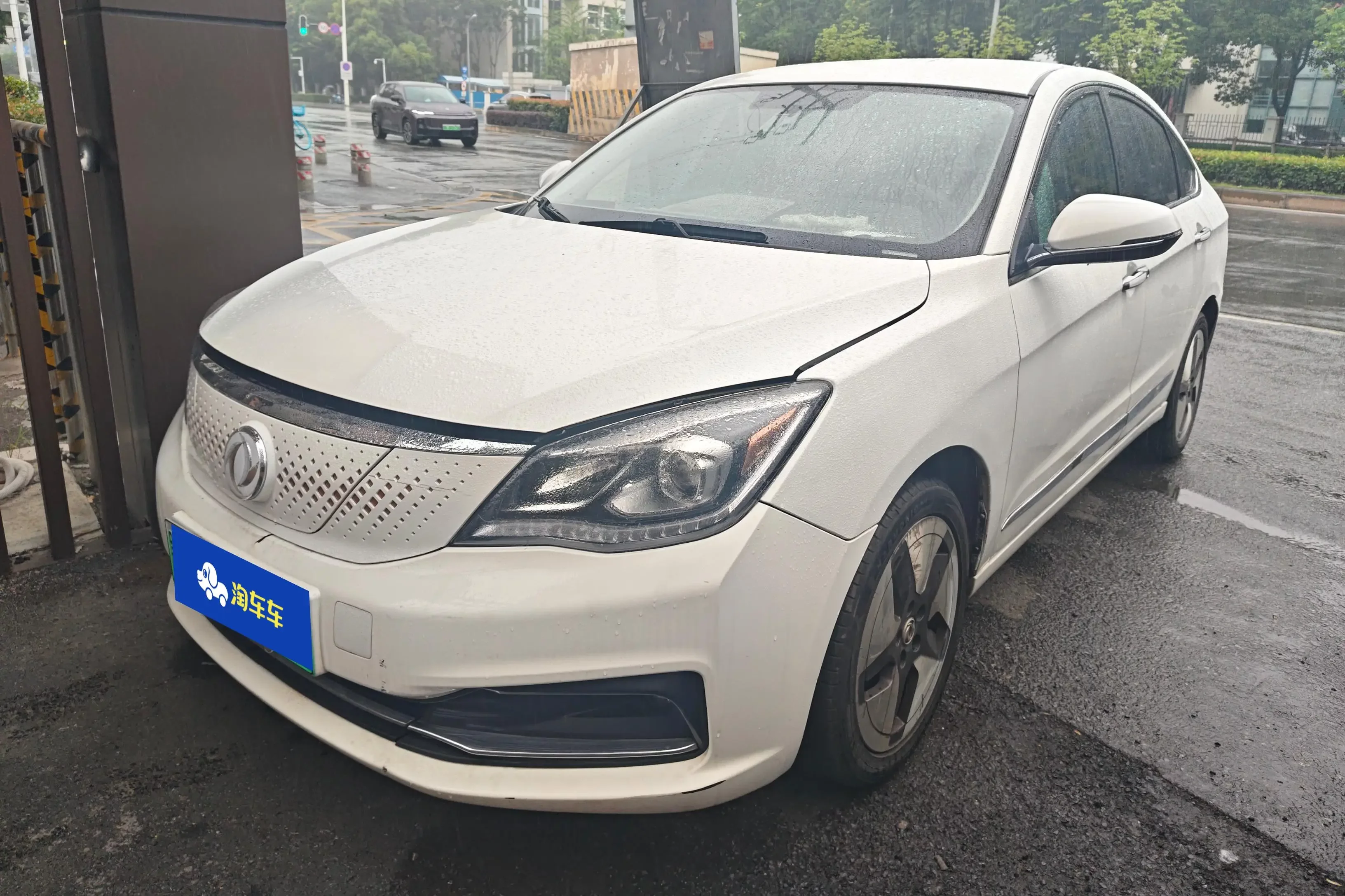 Dongfeng Fengshen E70