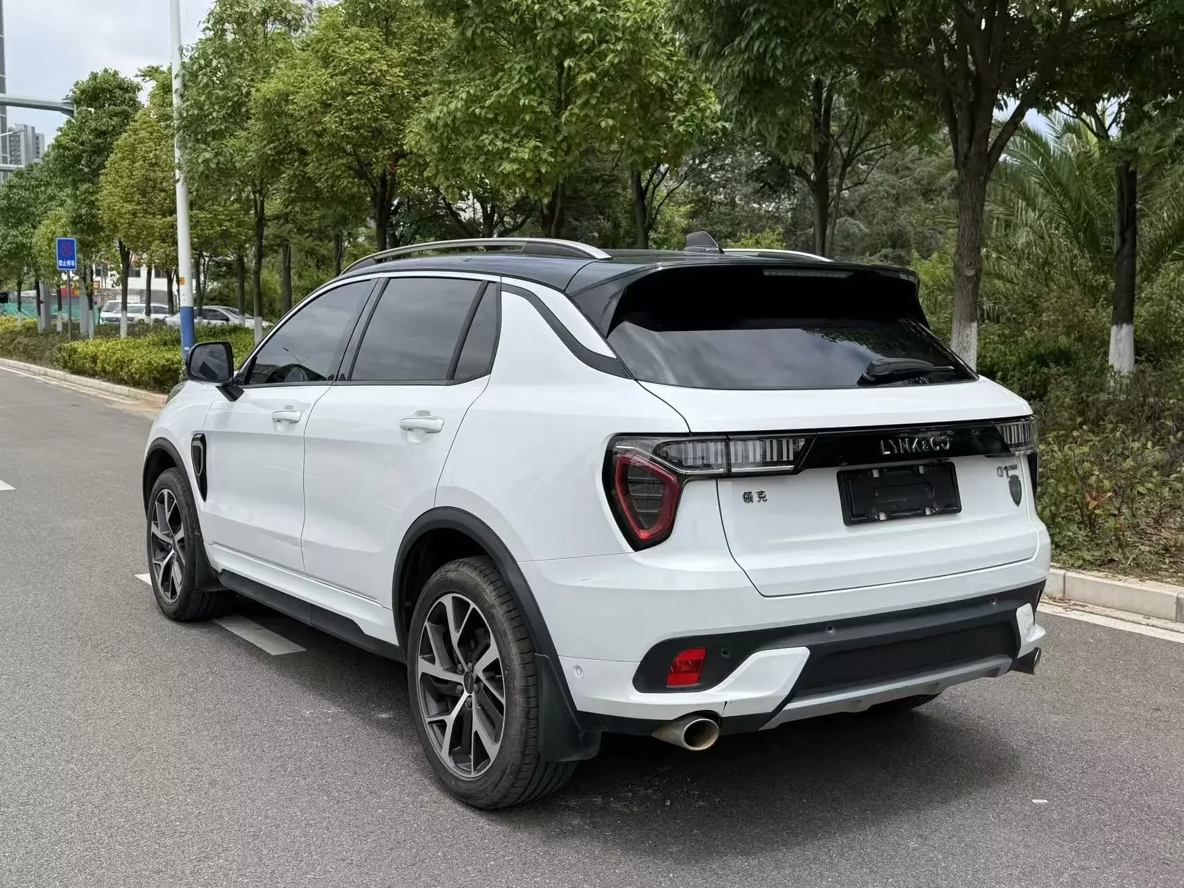 Lynk & Co 01