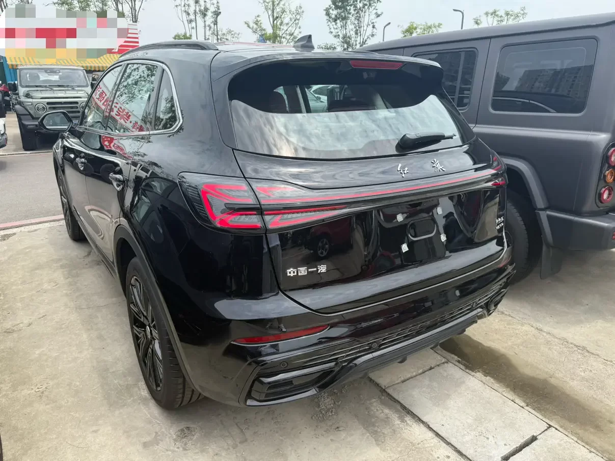 Hongqi HS5