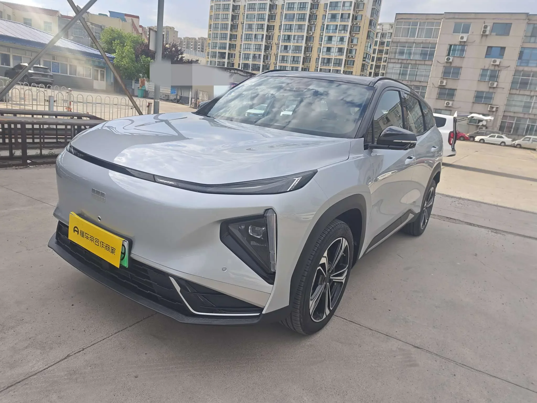 Geely Galaxy L7