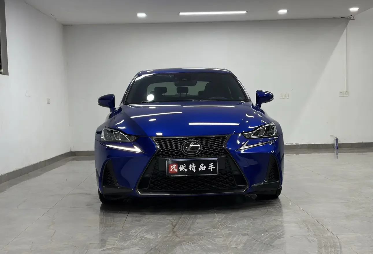 Lexus IS