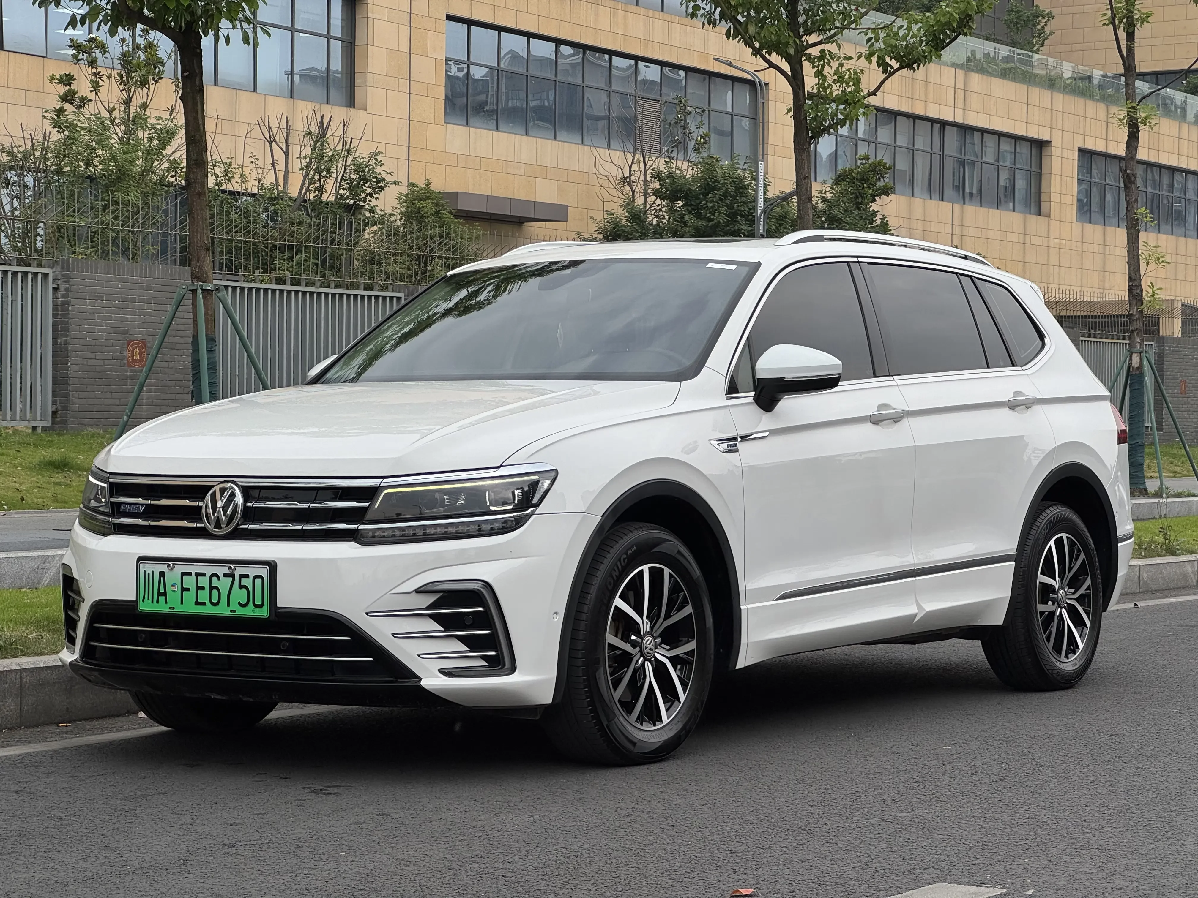 Volkswagen Tiguan L PHEV
