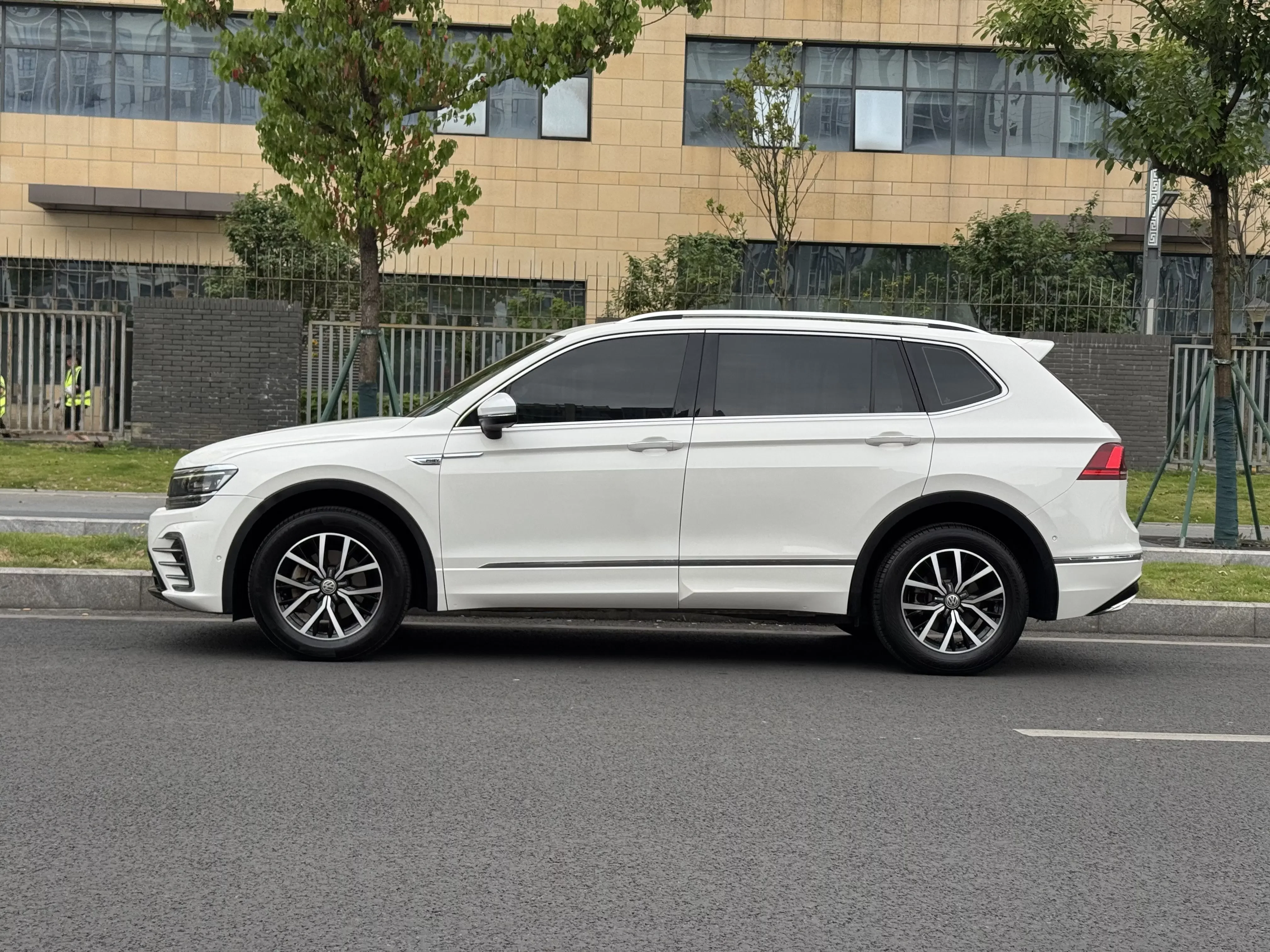 Volkswagen Tiguan L PHEV