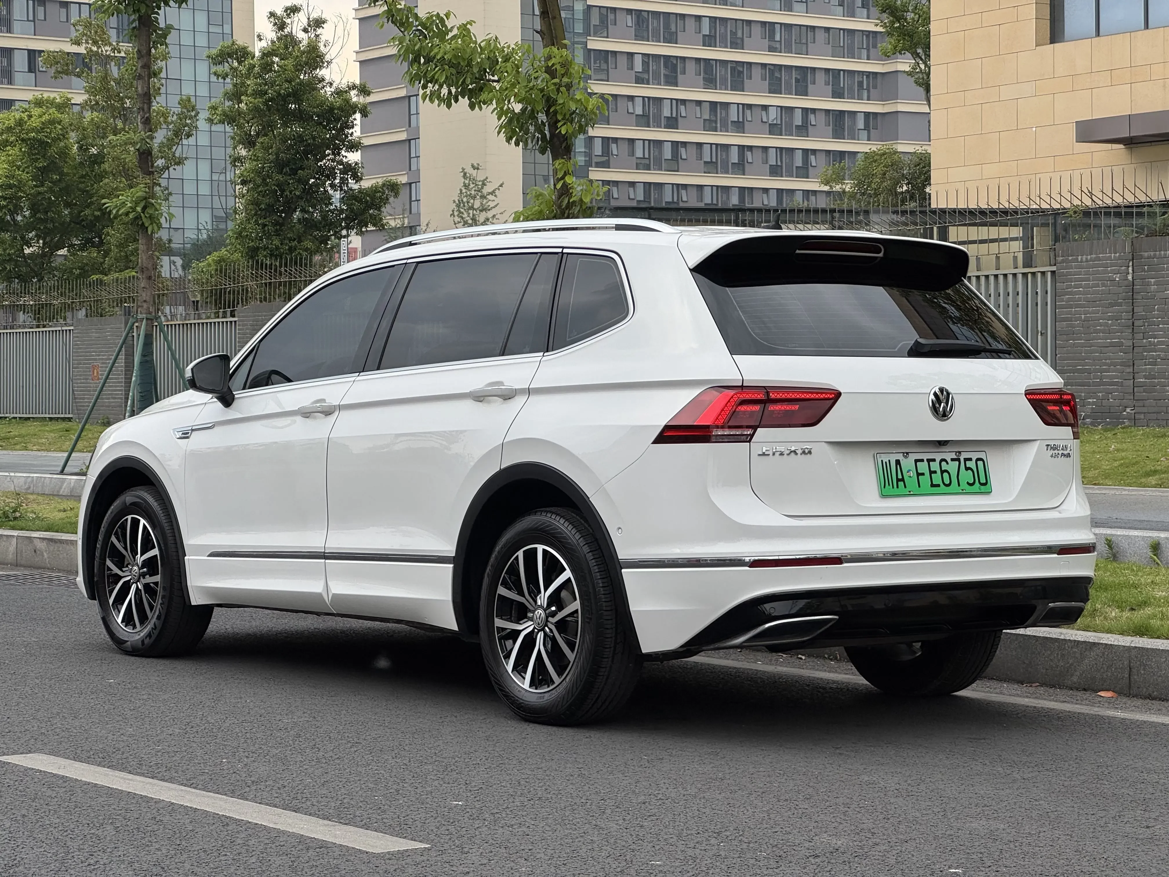 Volkswagen Tiguan L PHEV