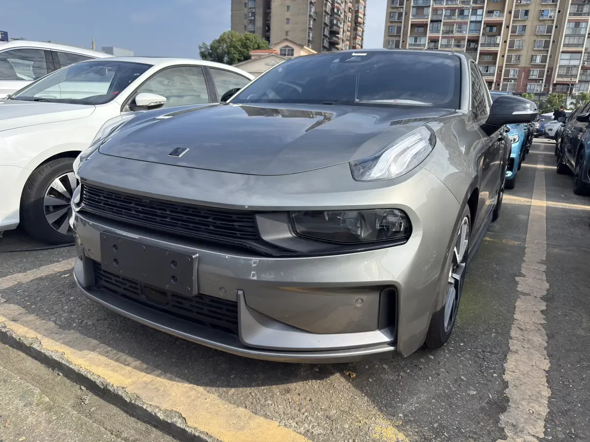 Lynk & Co 03