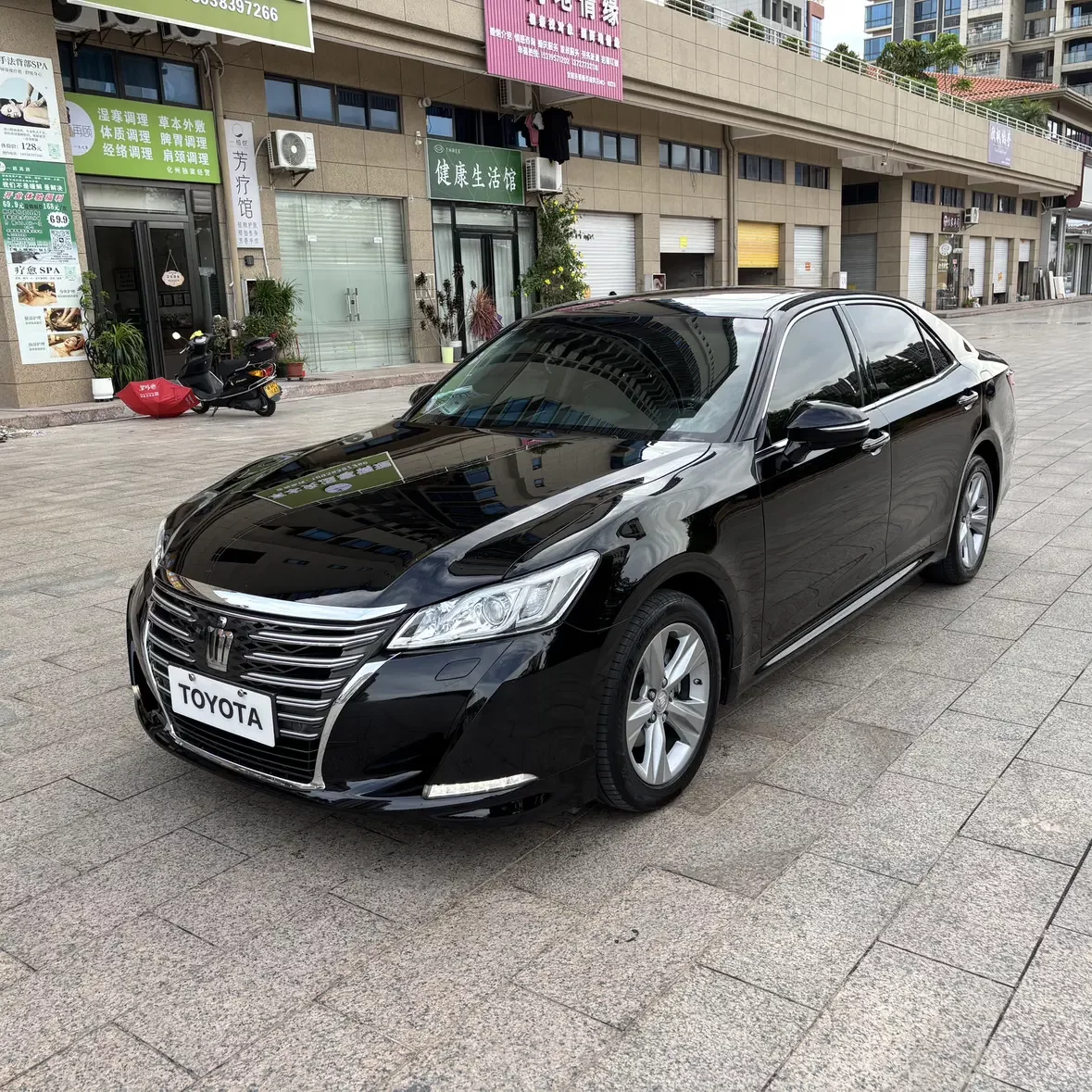 Toyota crown