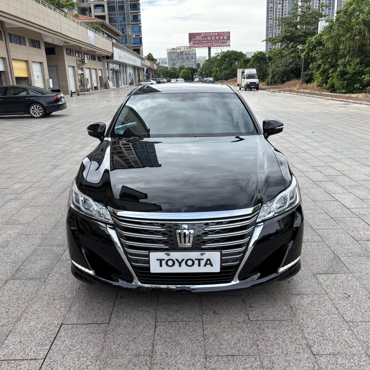 Toyota crown