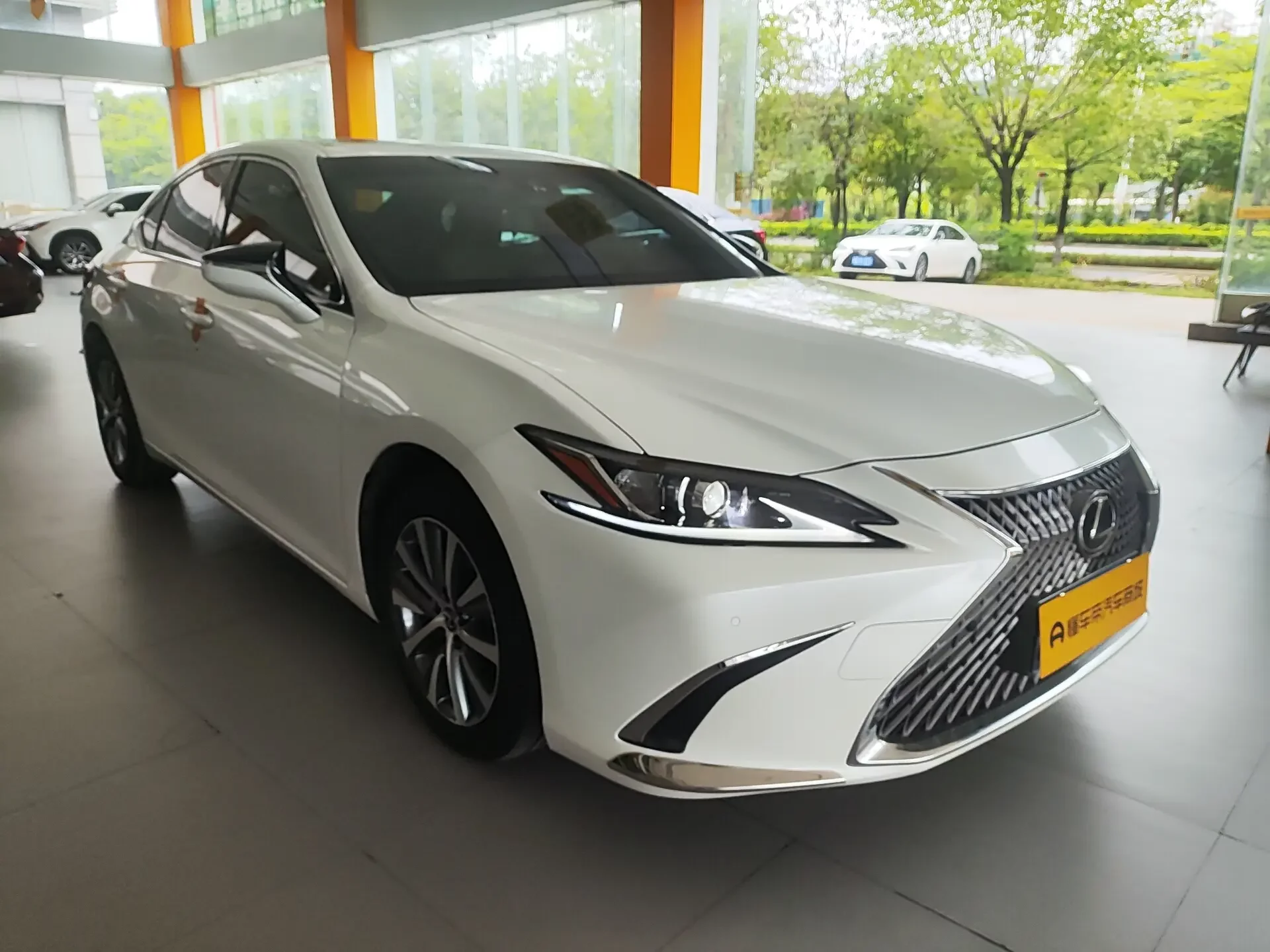 Lexus ES