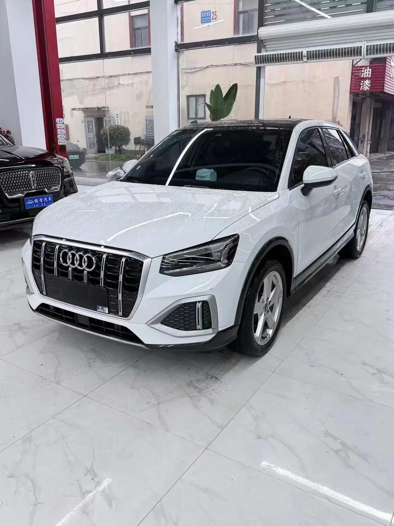 Audi Q2L