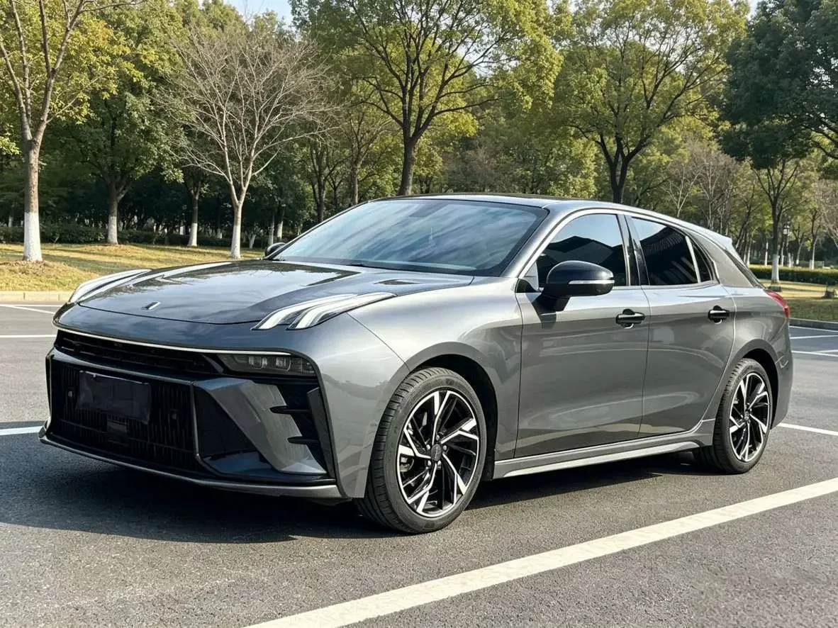 Lynk & Co 03