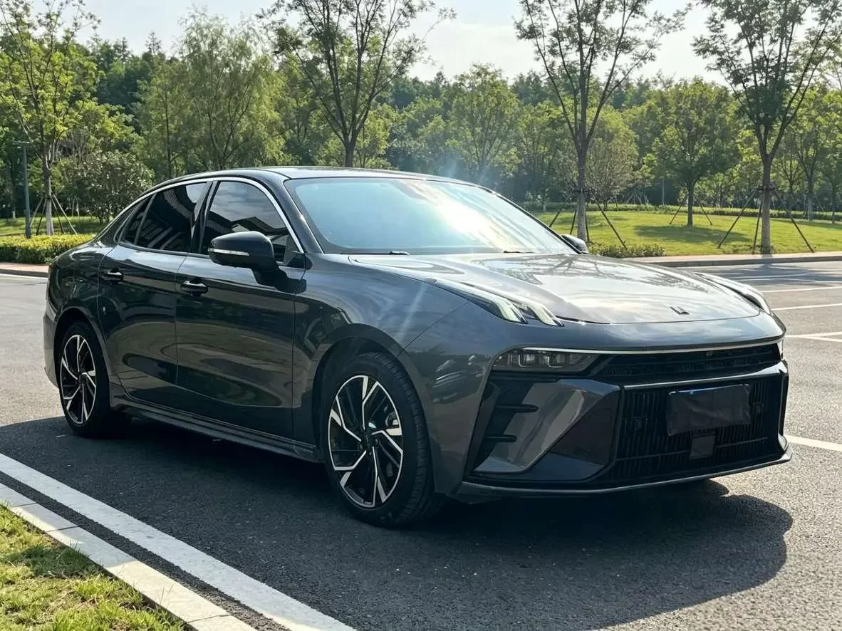 Lynk & Co 03