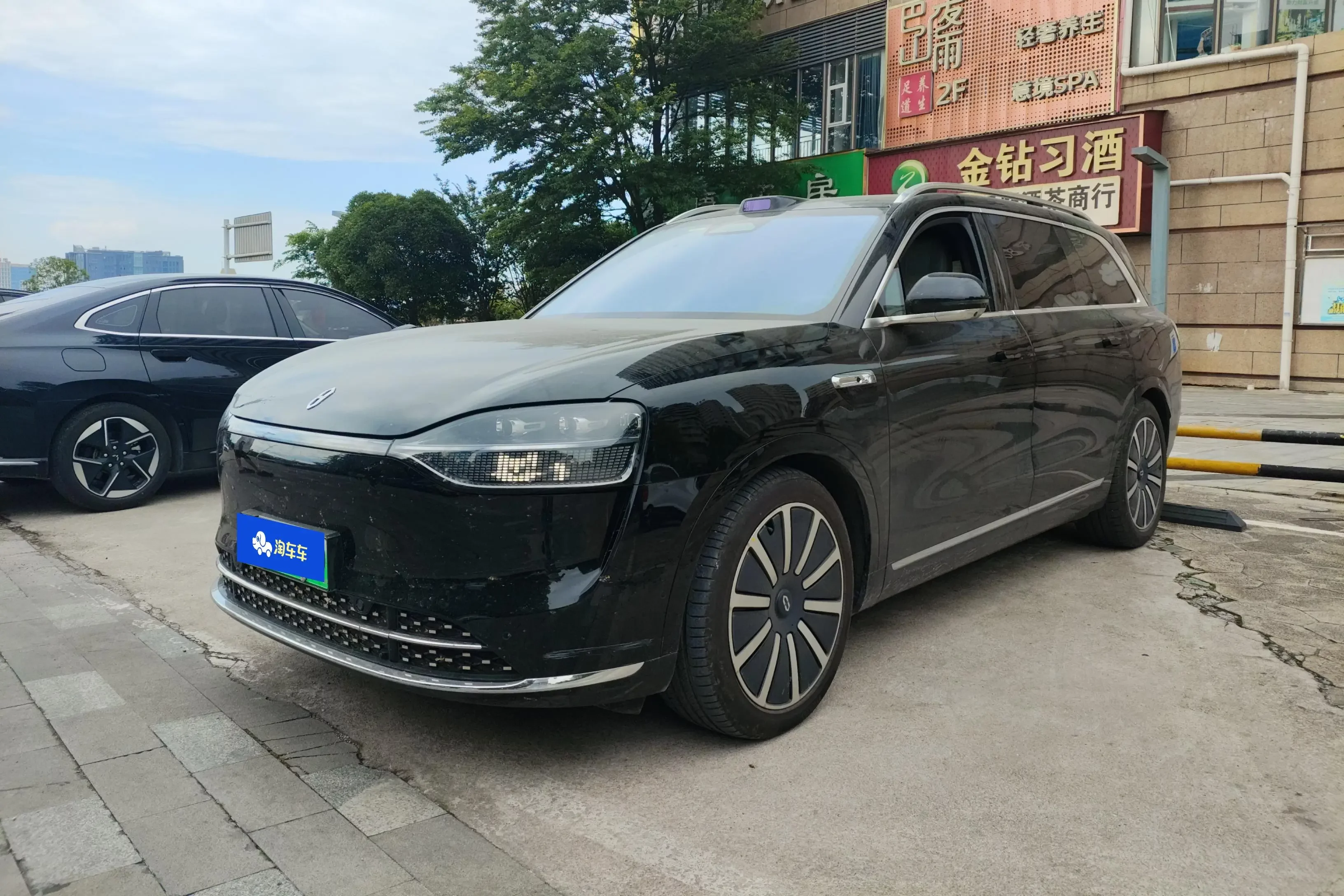 AITO M9 (Wenjie M9)  из Китая
