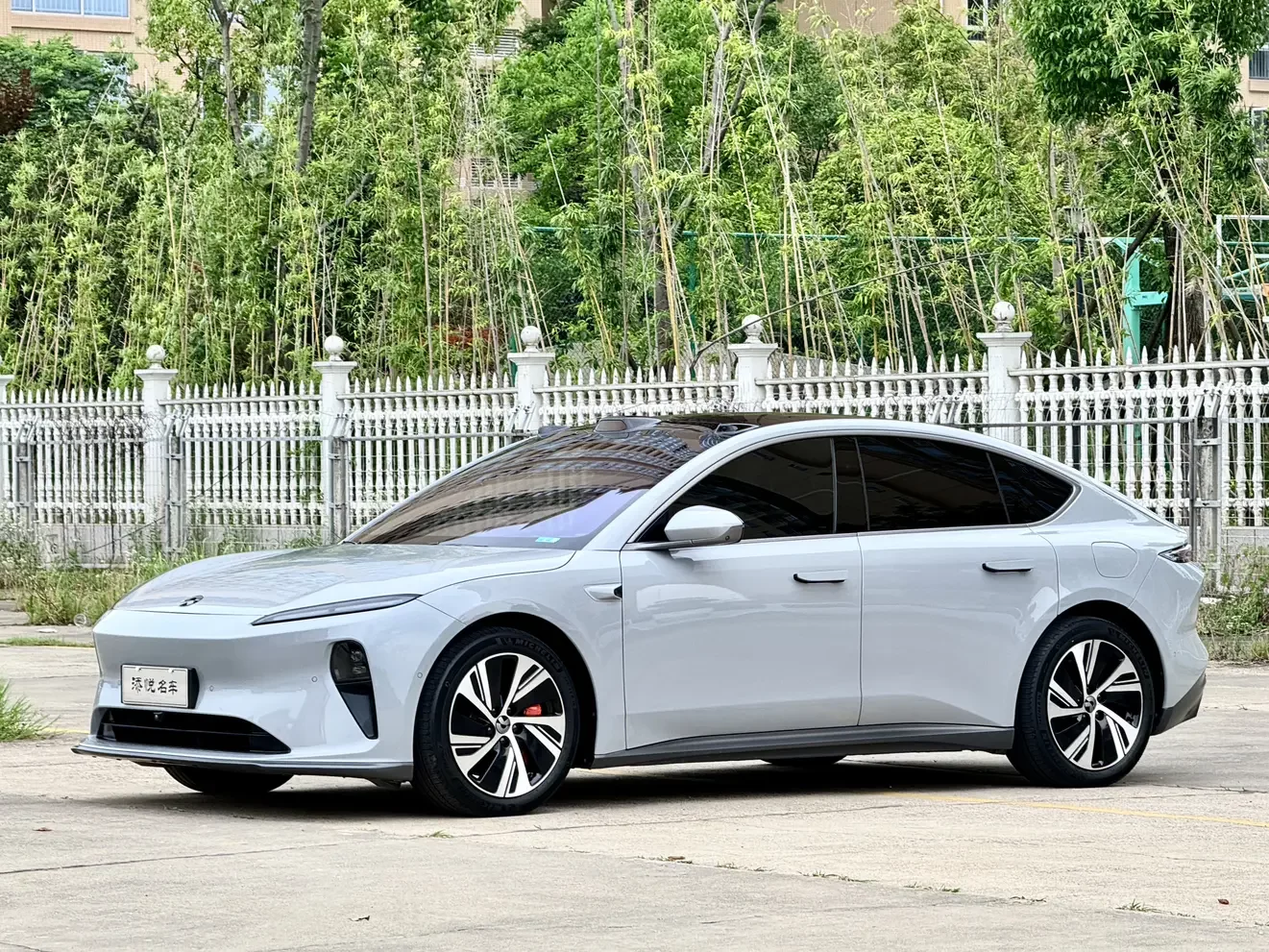 NIO ET5  из Китая