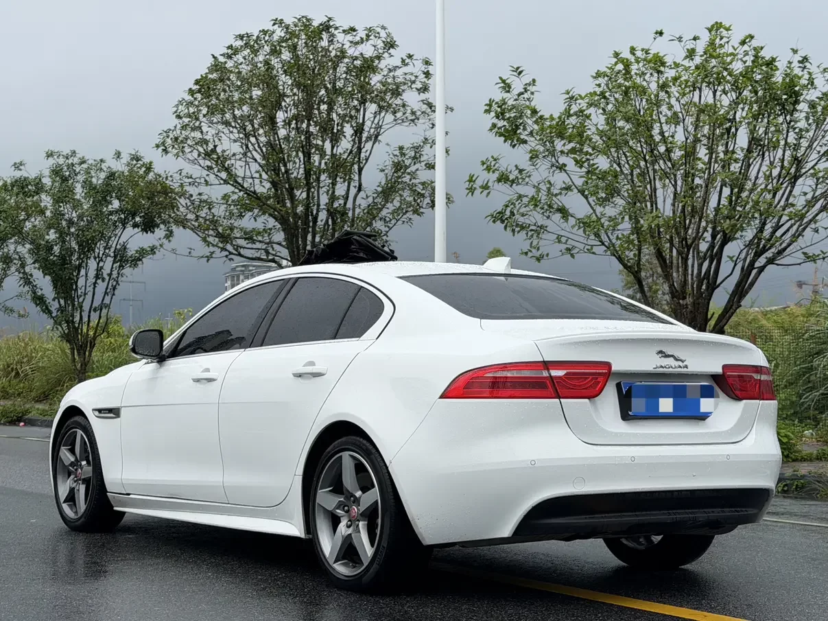 Jaguar XE
